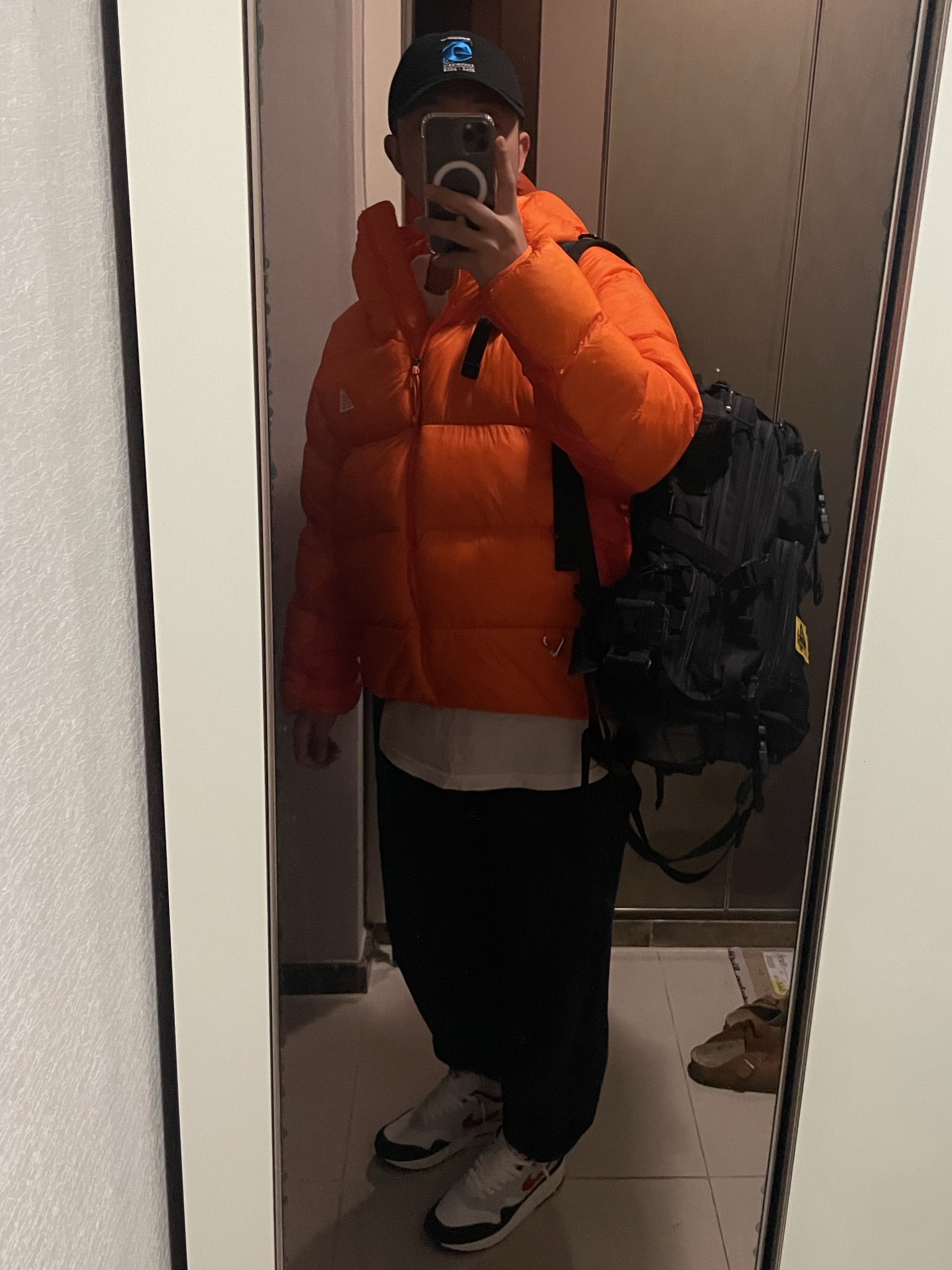 Nike Air Max 1 Pure Platinum and University Red, Nike ACG Therma-Fit ADV Lunar Lake Puffer Jacket Safety Orange - Asia 착용 스타일 - 1