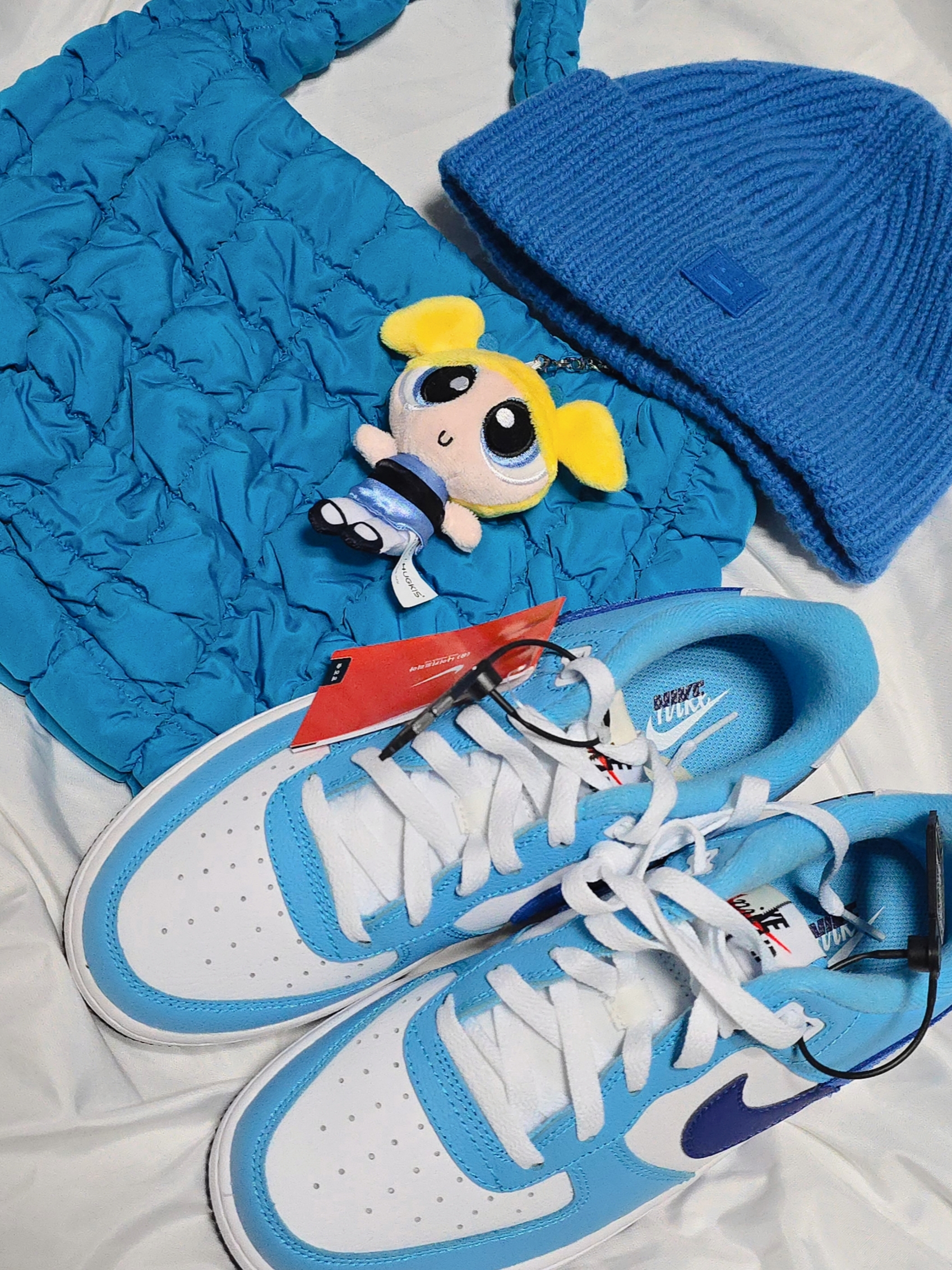 COS Quilted Mini Bag Bright Turquoise, (Kids) Acne Studios Ribbed Beanie Hat Sapphire Blue 착용 스타일