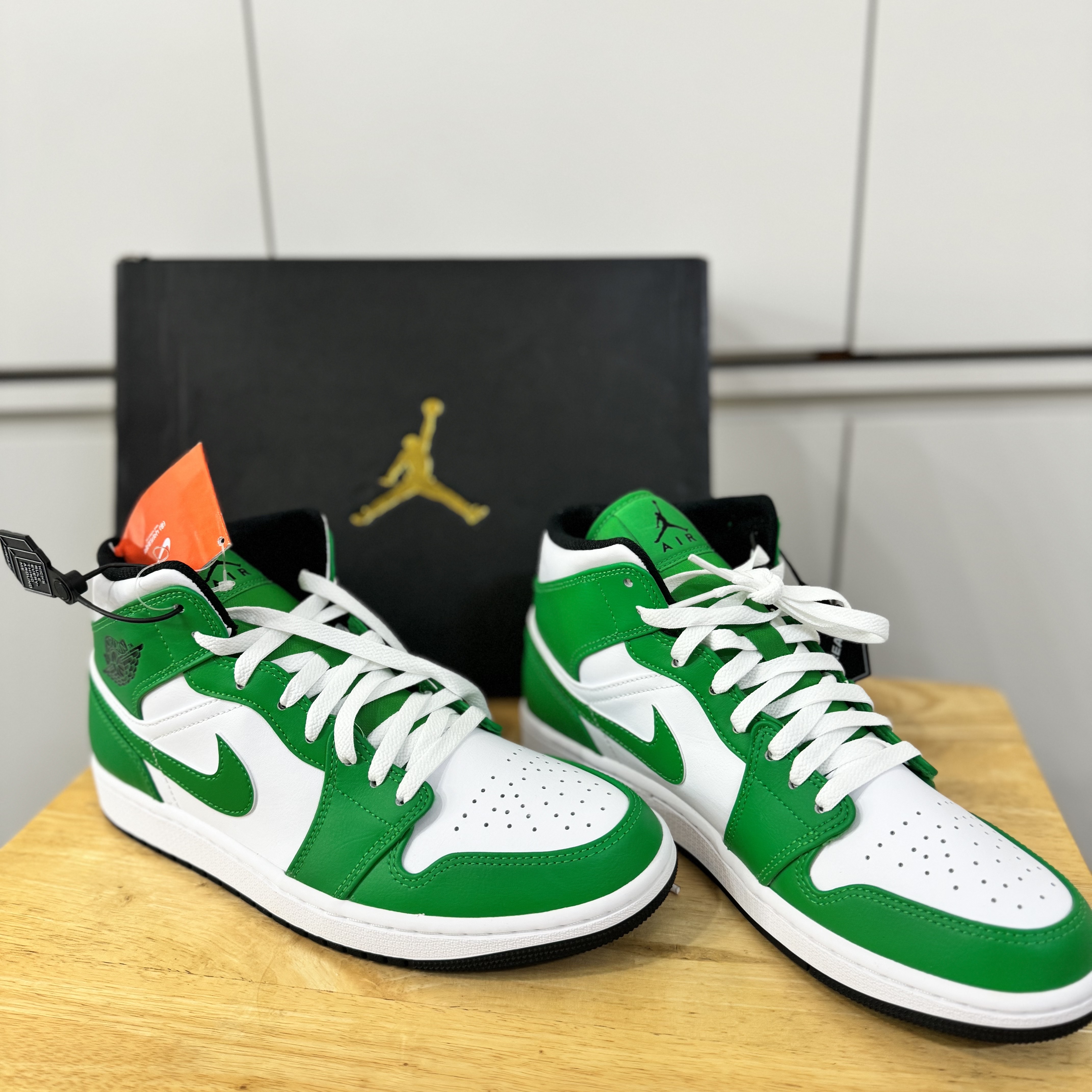Jordan 1 Mid Lucky Green 착용 스타일 - 2