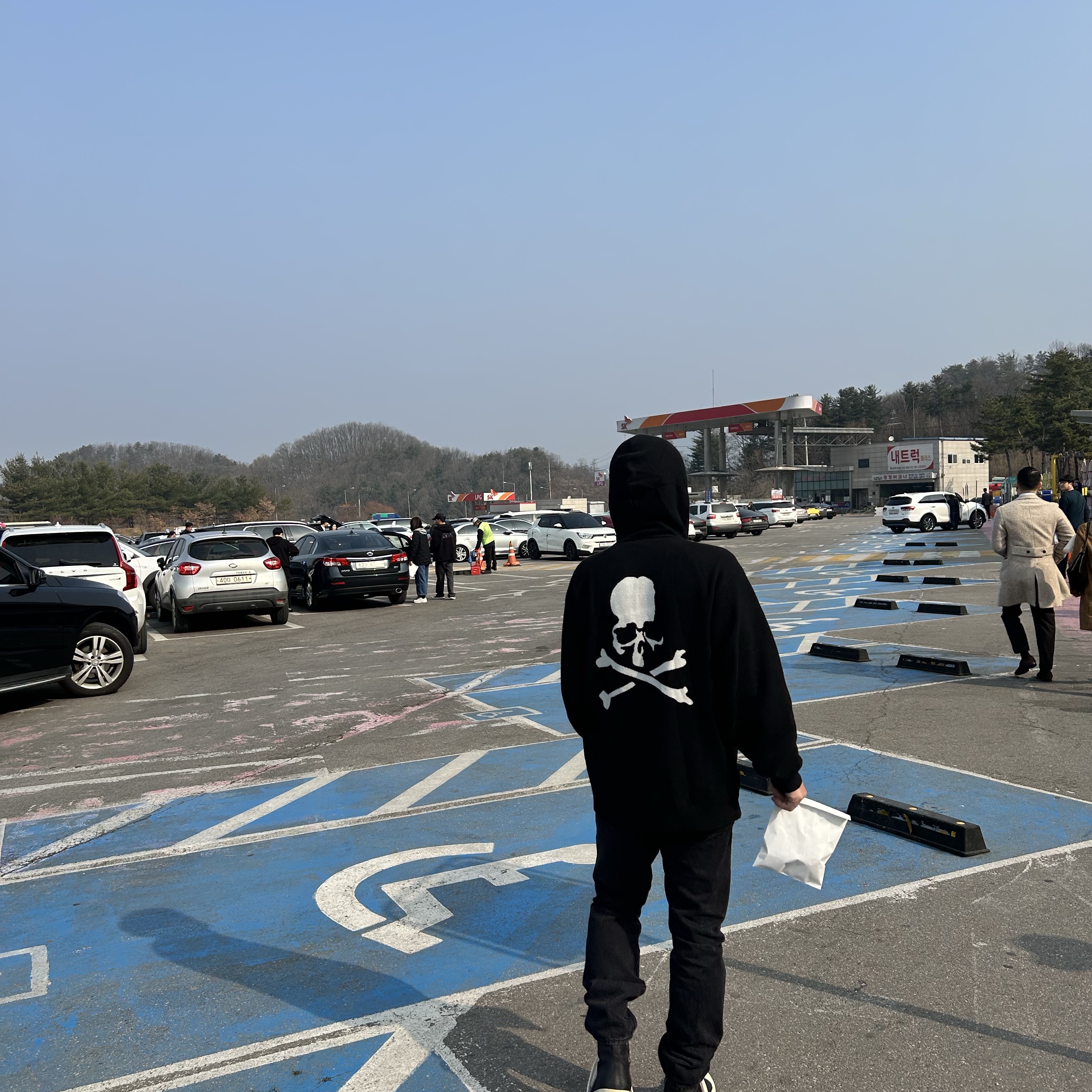 Vans Vault x Mastermind World Zip Hoodie Black, Rick Owens Drkshdw Calf Leather Penta Sneakers Black Milk White 착용 스타일 - 2