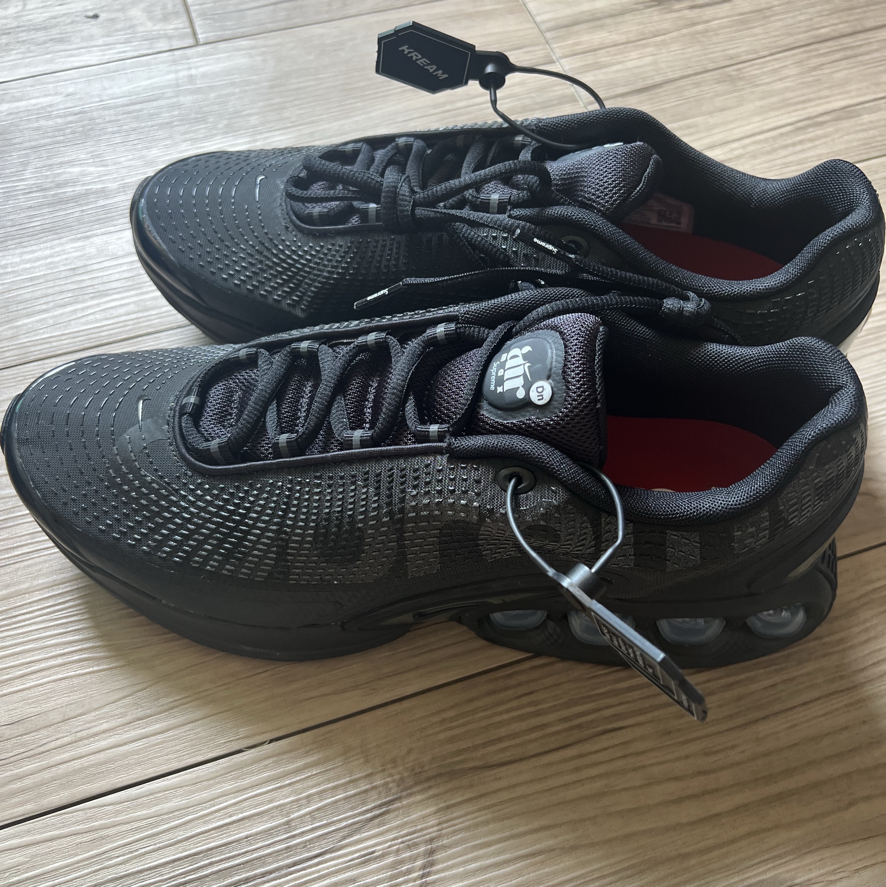 Nike x Supreme Air Max DN SP Black Galactic Jade 착용 스타일