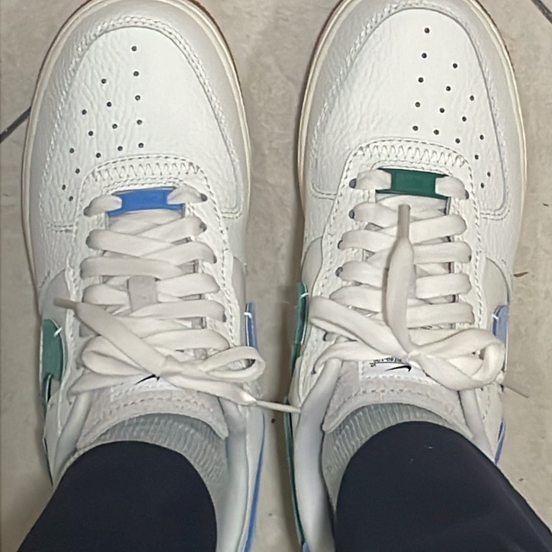 (W) Nike Air Force 1 Vandalized Sail Mystic Green 착용 스타일 - 3