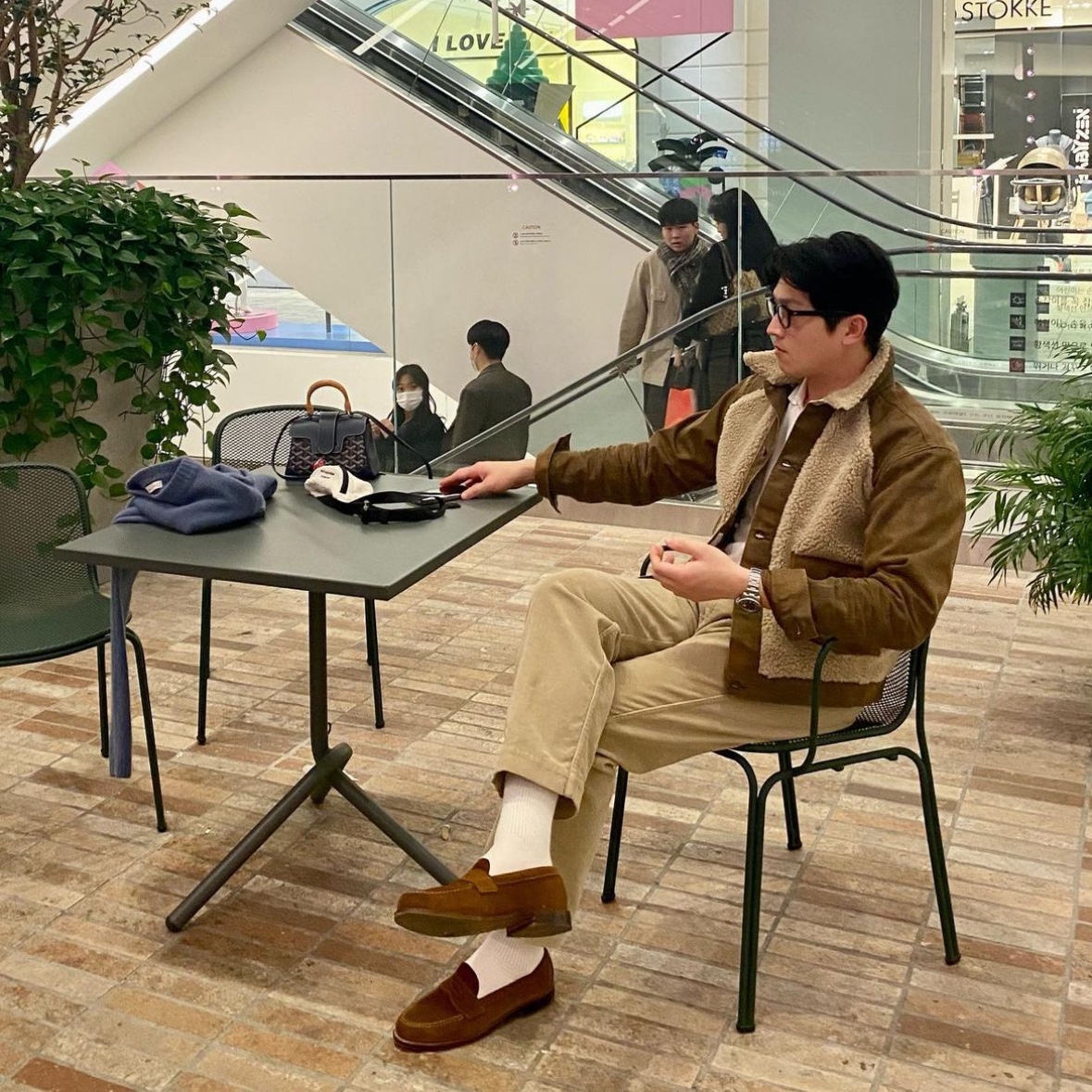 Alden 6243 Suede Unlined Flex Penny Loafer Snuff - D 착용 스타일