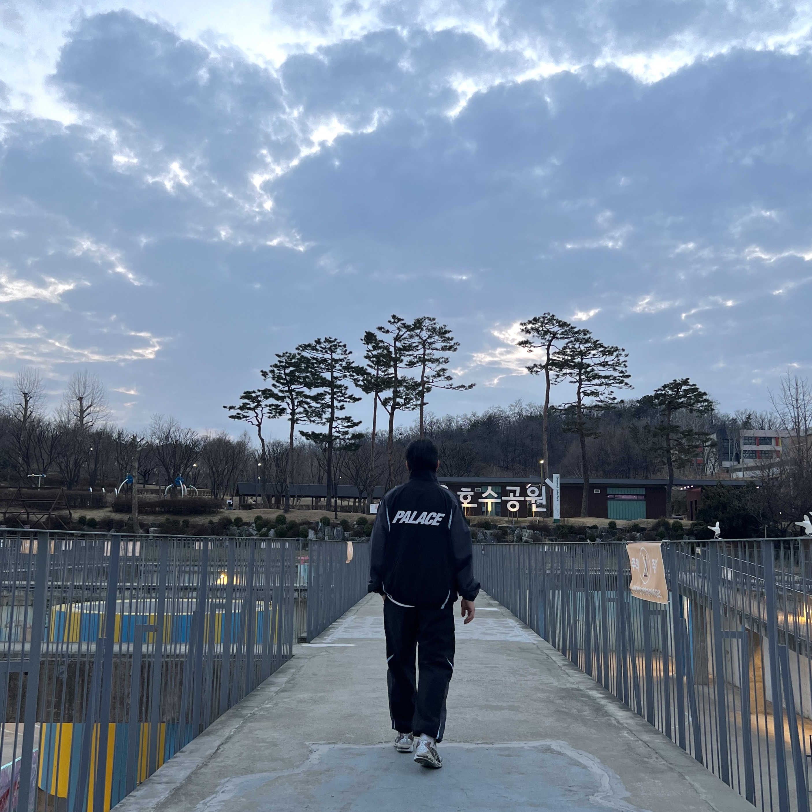 Palace Pro Shell Jogger Black - 23FW, Palace Pro Shell Jacket Black - 23FW 착용 스타일 - 5