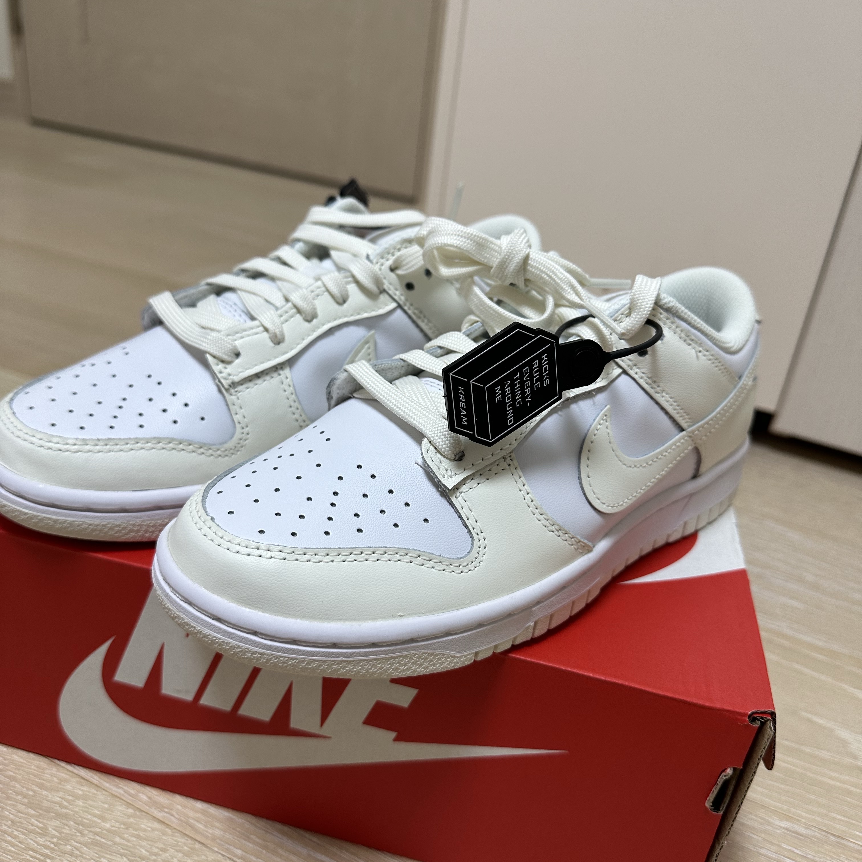 (W) Nike Dunk Low White and Sail 착용 스타일