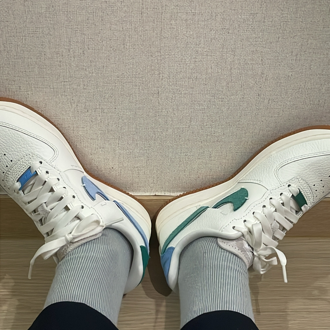 (W) Nike Air Force 1 Vandalized Sail Mystic Green 착용 스타일 - 2