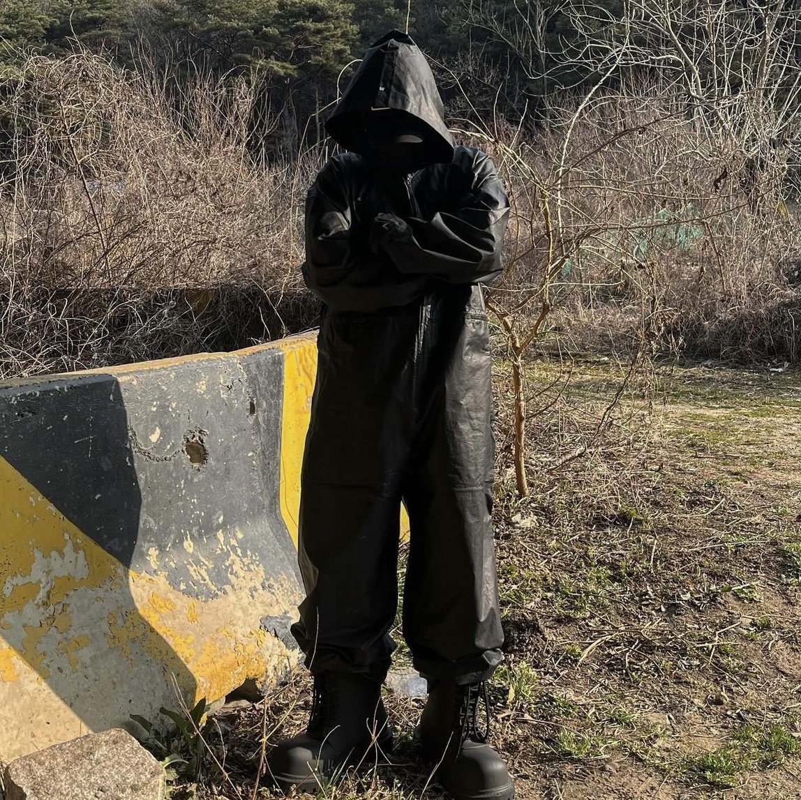 Balenciaga XL Army Boots Full Eva Black, Yeezy Gap Engineered By Balenciaga Coated Cotton Overalls Black 착용 스타일 - 3