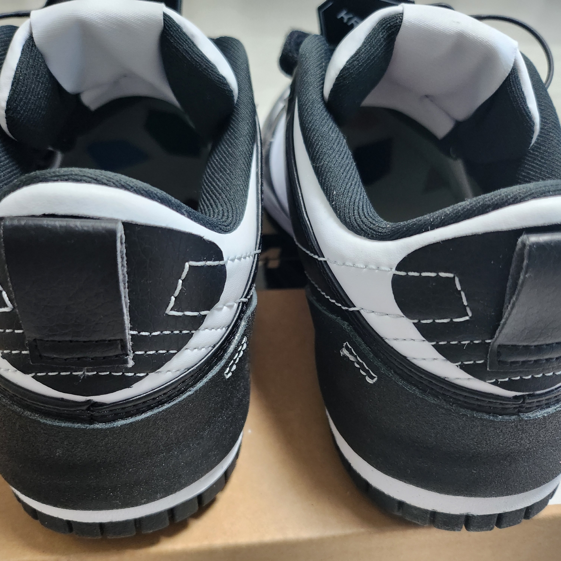 (W) Nike Dunk Low Disrupt 2 Black White 착용 스타일 - 2