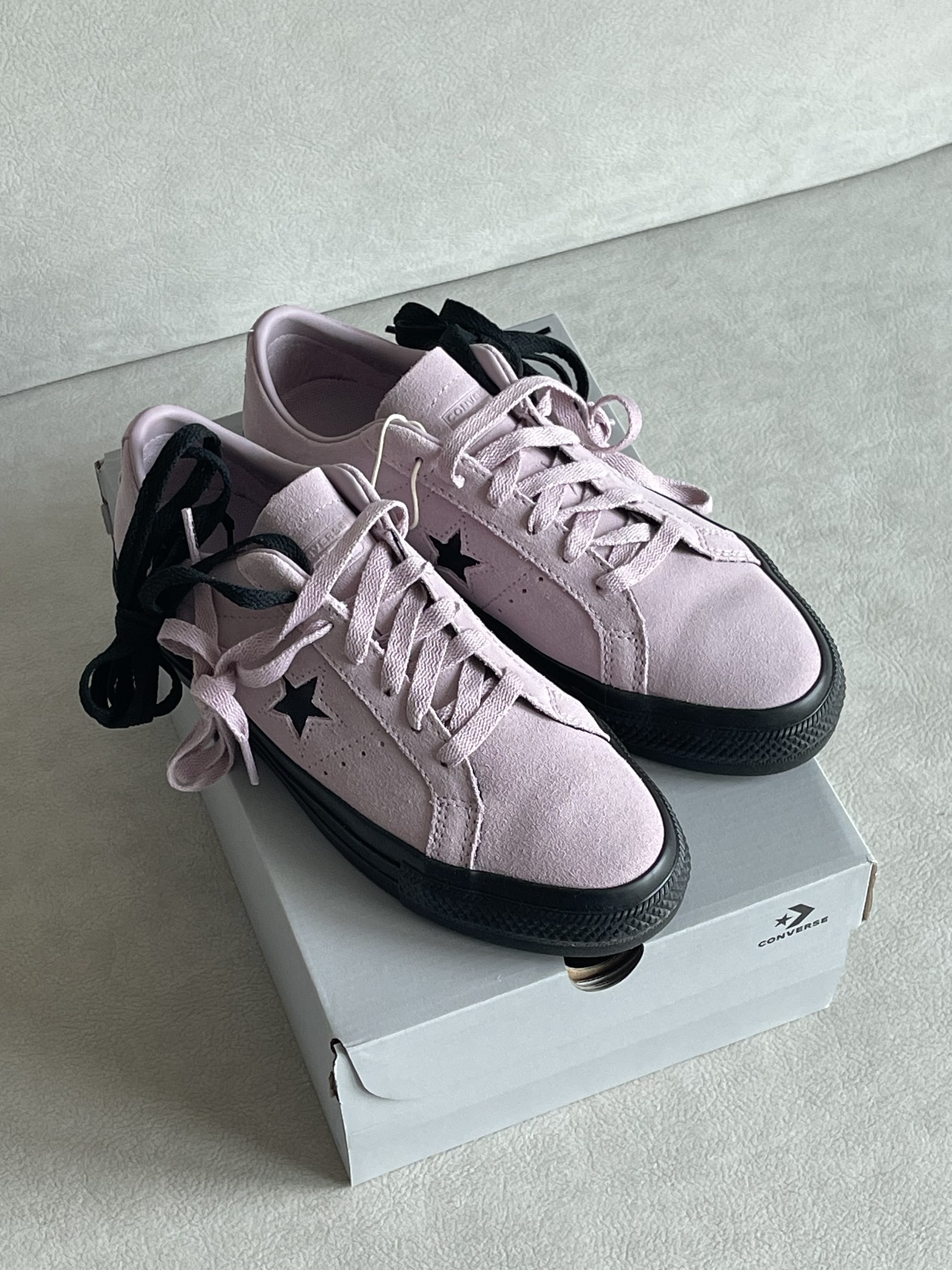 Converse One Star Pro Classic Suede Phantom Violet 착용 스타일 - 1