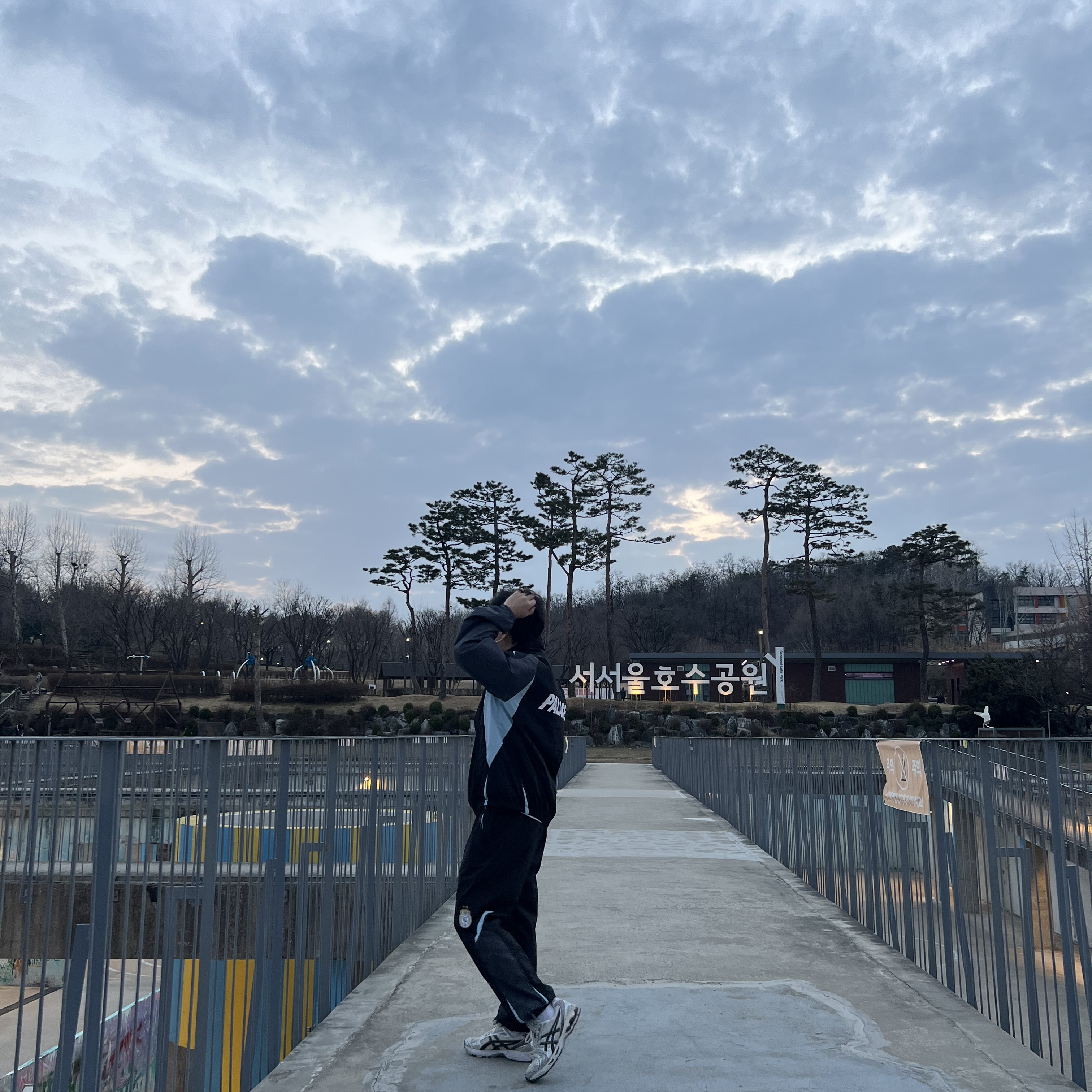 Palace Pro Shell Jogger Black - 23FW, Palace Pro Shell Jacket Black - 23FW 착용 스타일 - 3