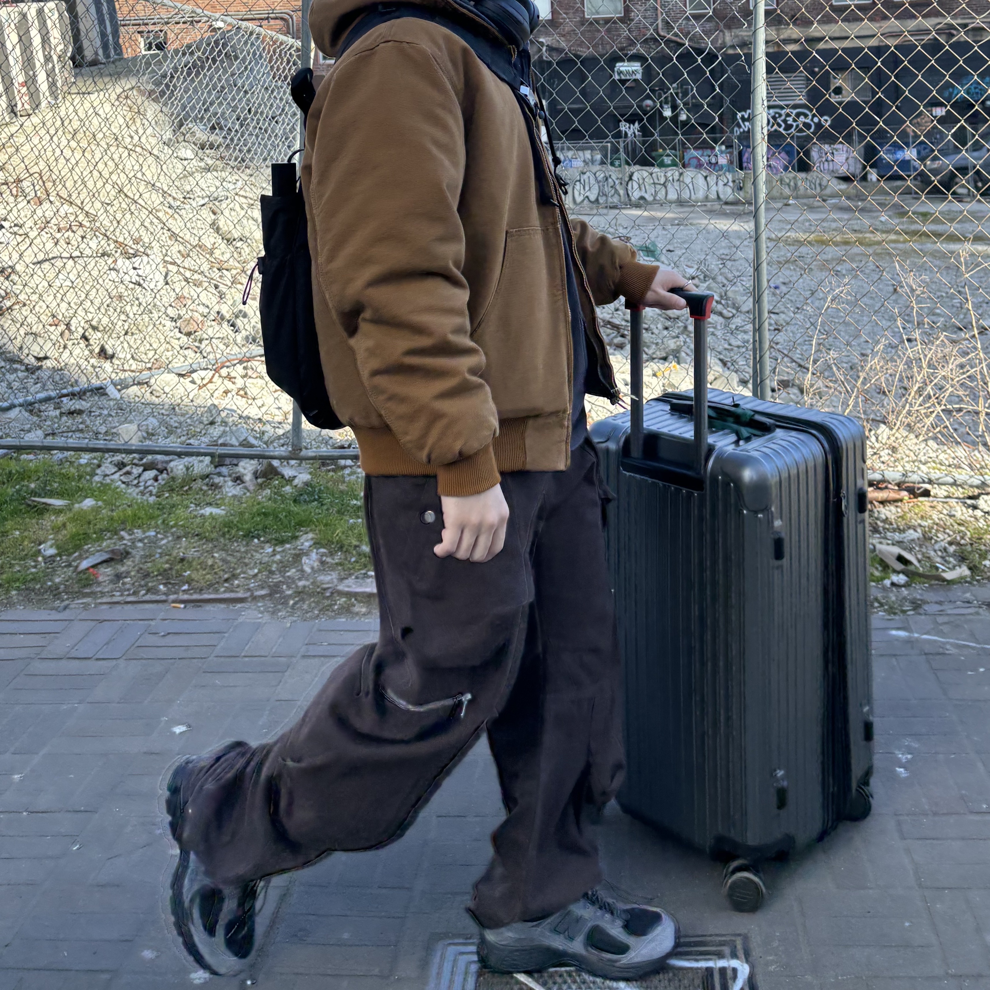 Carhartt WIP Dearborn Canvas OG Active Jacket Deep Hamilton Brown Aged Canvas - Winter, Jacquemus Le ChouChou Le Cargo Croissant Soft Cargo Pants Dark Brown 착용 스타일 - 3