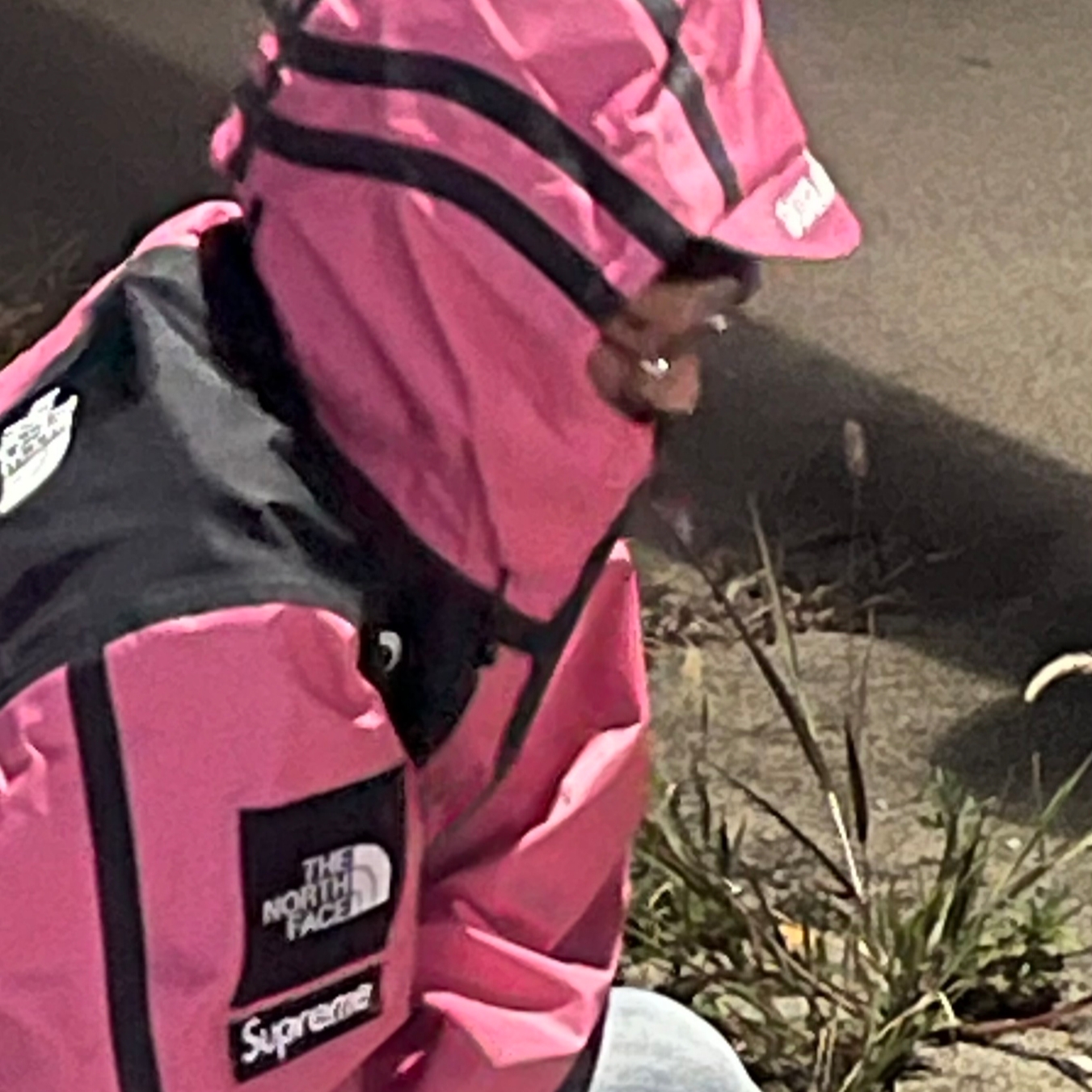 Supreme x The North Face Summit Series Outer Tape Seam Jacket Pink - 21SS 착용 스타일 - 1