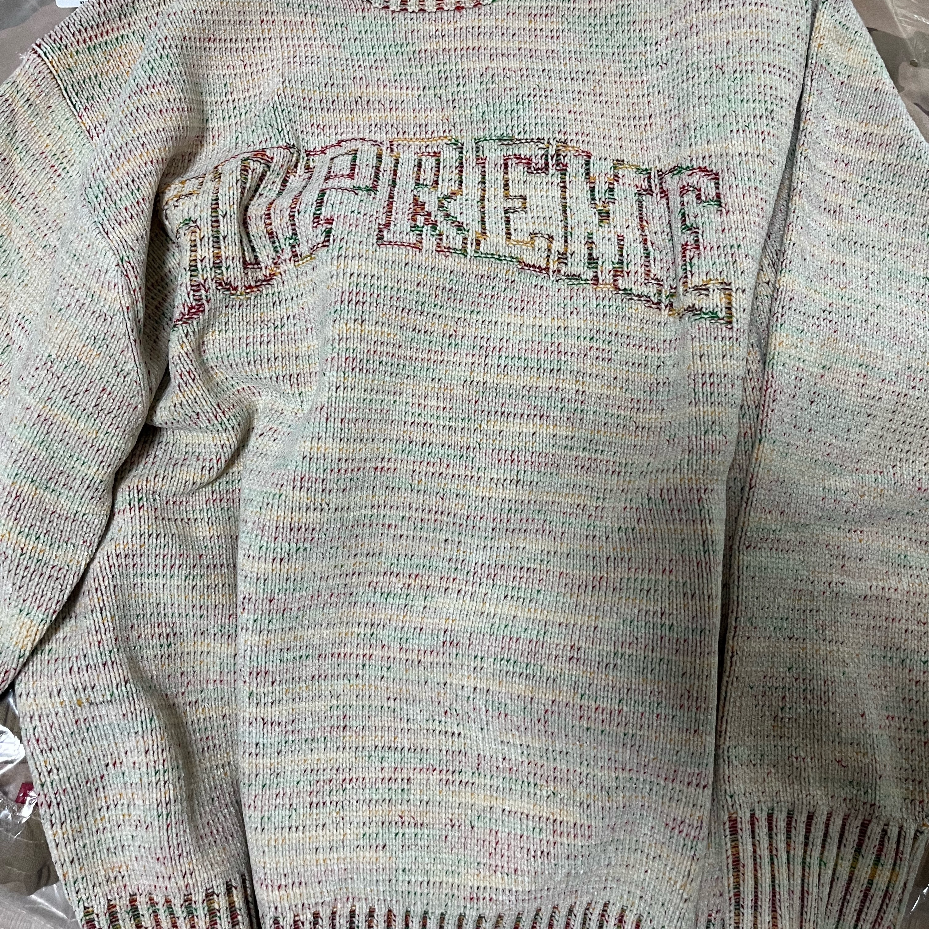 Supreme Contrast Arc Sweater White - 24SS 착용 스타일