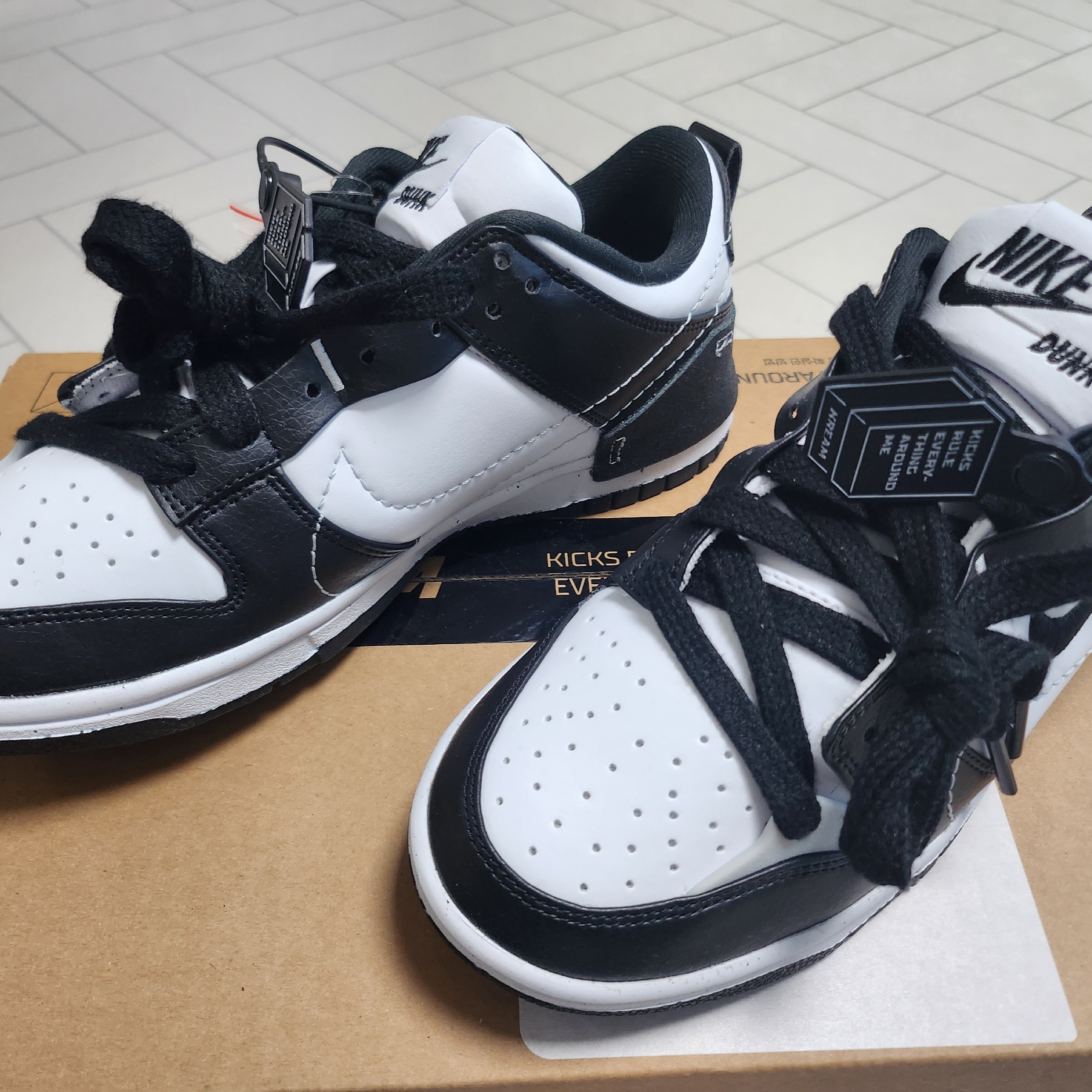 (W) Nike Dunk Low Disrupt 2 Black White 착용 스타일 - 3