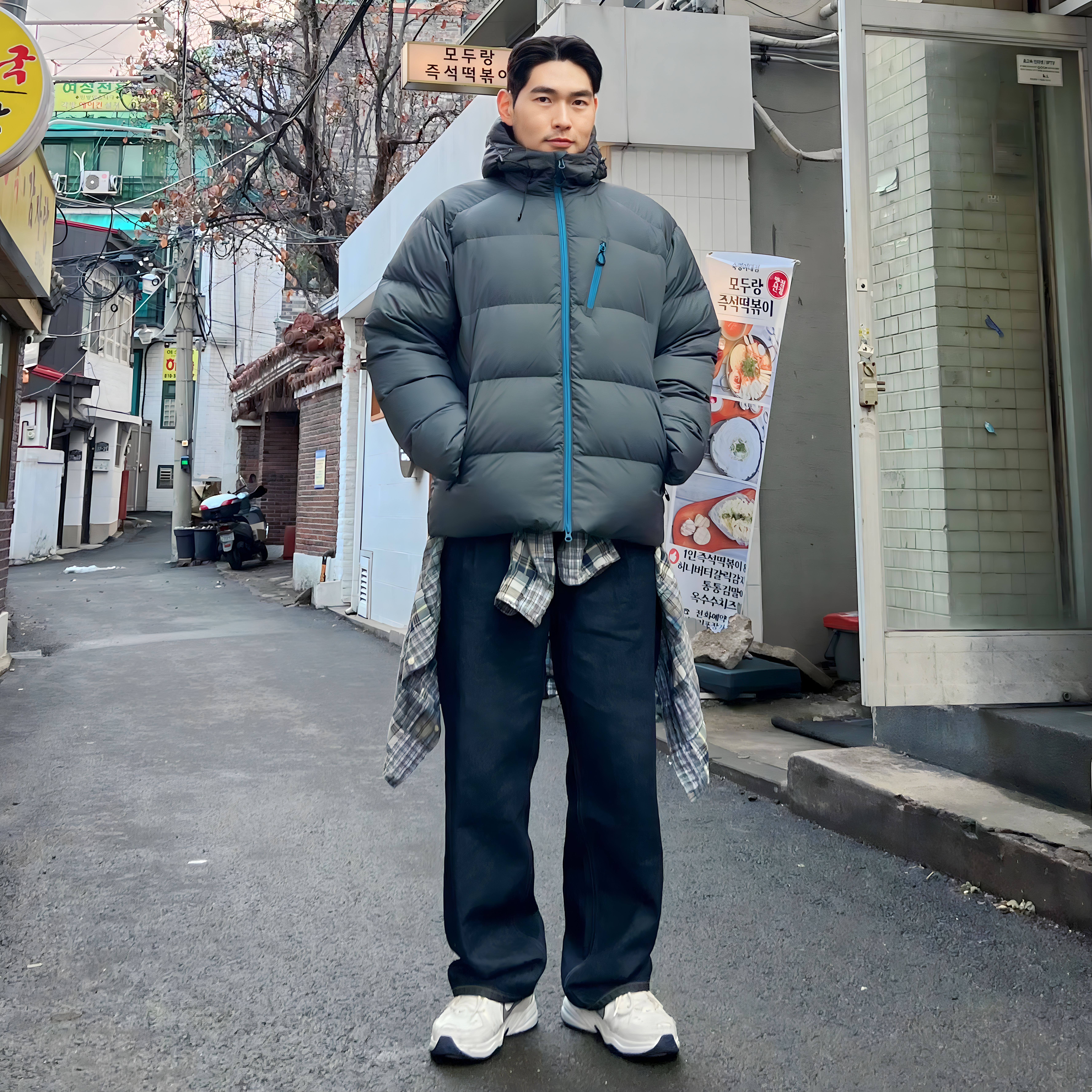 Nike Air Monarch IV Midnight Navy 착용 스타일 - 3
