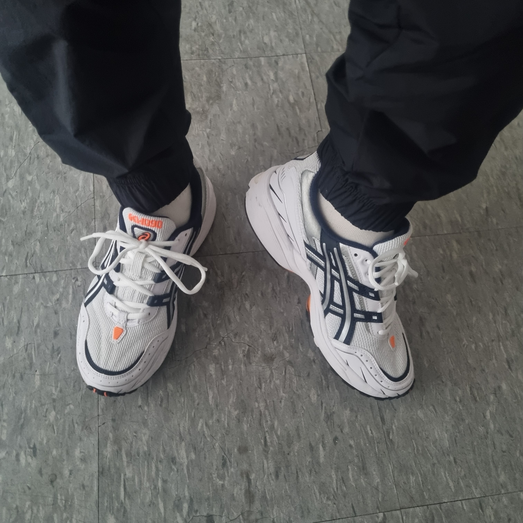Asics Gel-1090 White Midnight 착용 스타일