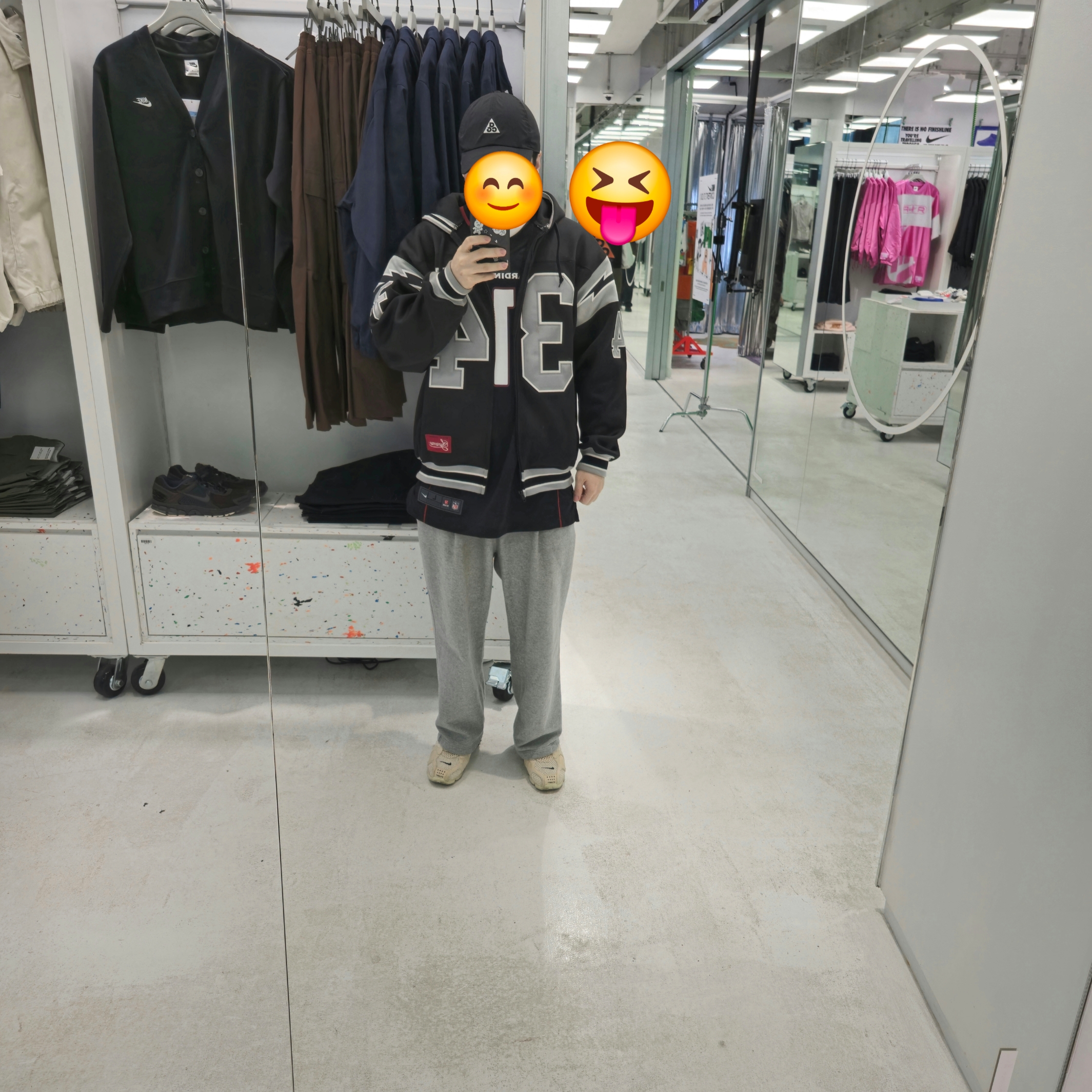 Nike x Stussy Air Zoom Spiridon Cage 2 Fossil, Supreme Football Zip Up Hooded Sweatshirt Black - 24SS 착용 스타일 - 2