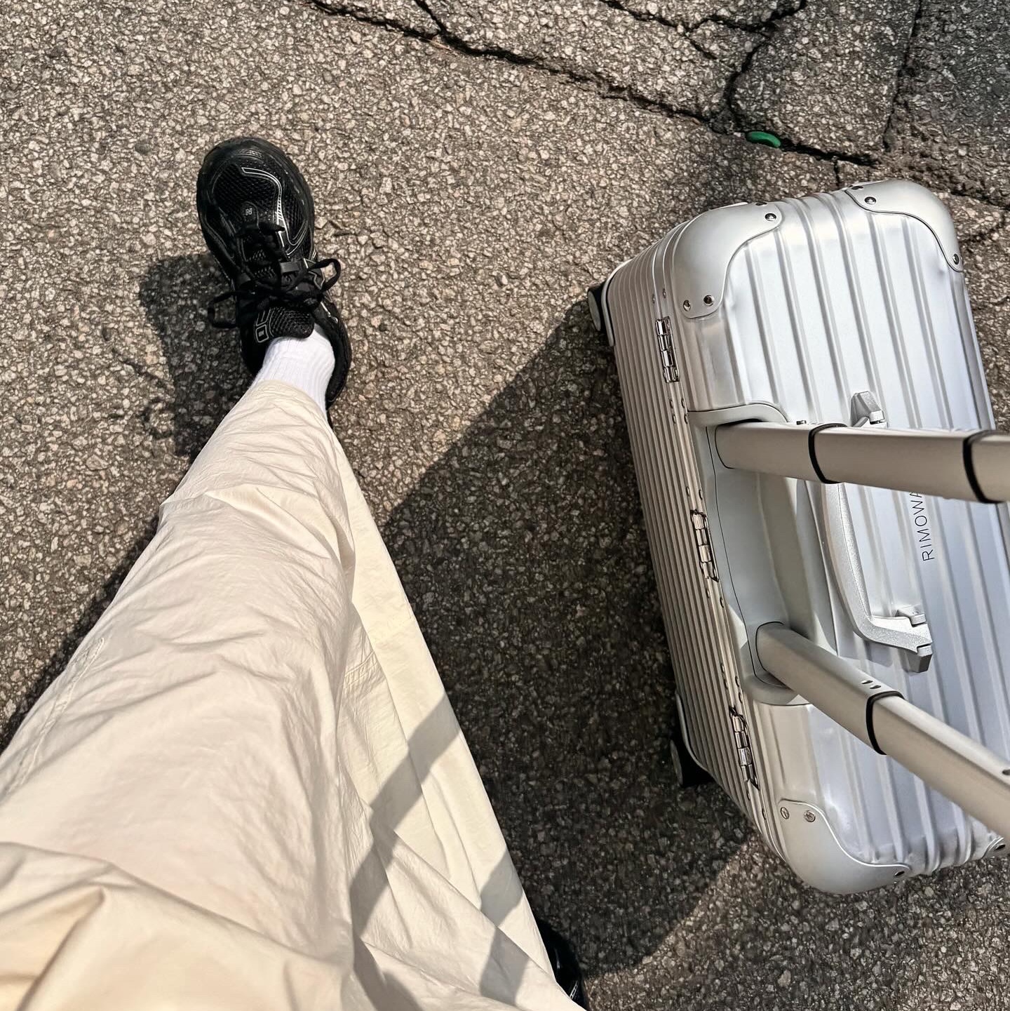 Rimowa Original Pilot Case Silver 착용 스타일 - 2