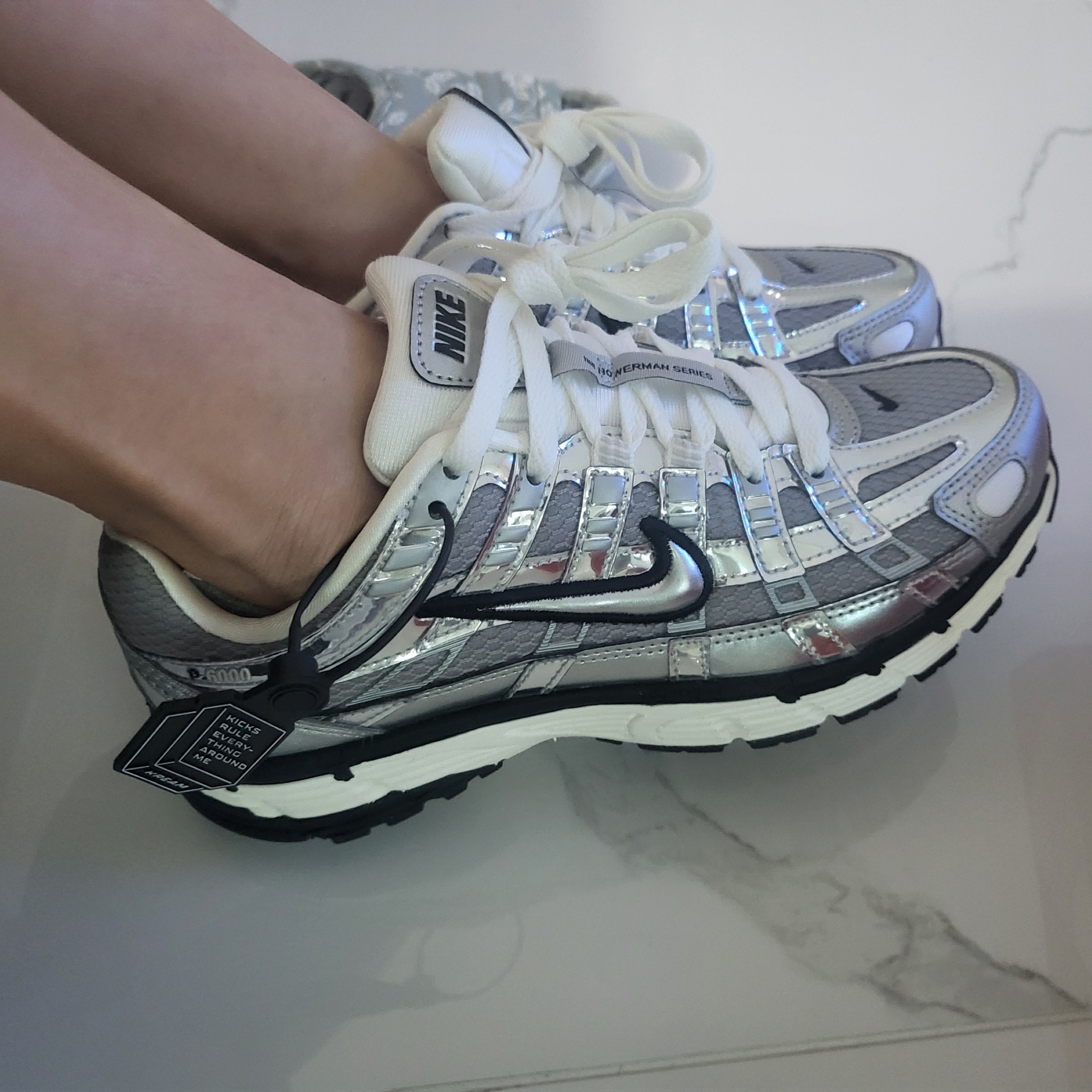 Nike P-6000 Metallic Silver 착용 스타일