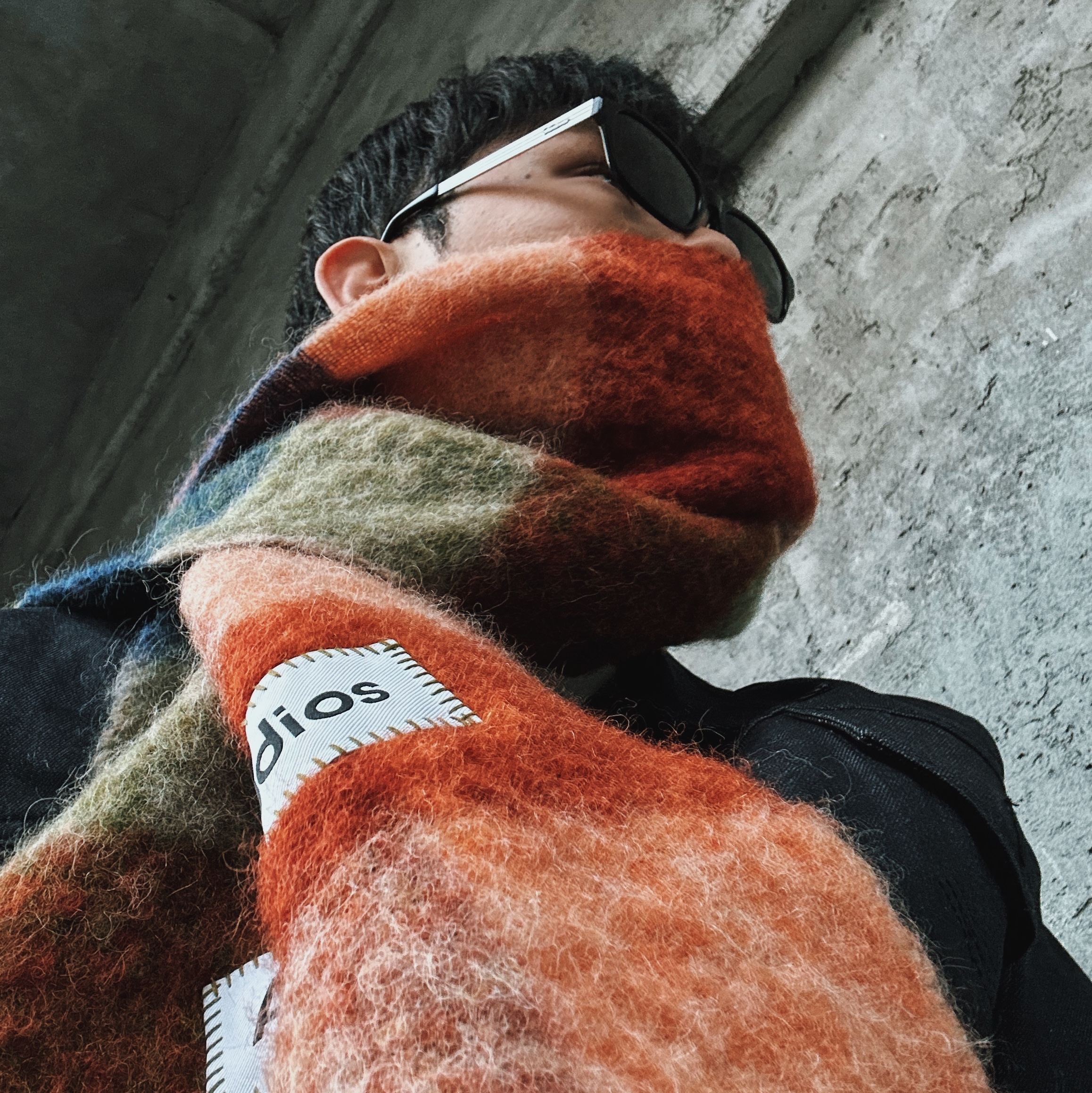 Acne Studios Mohair Check Muffler Orange Green 착용 스타일 - 2