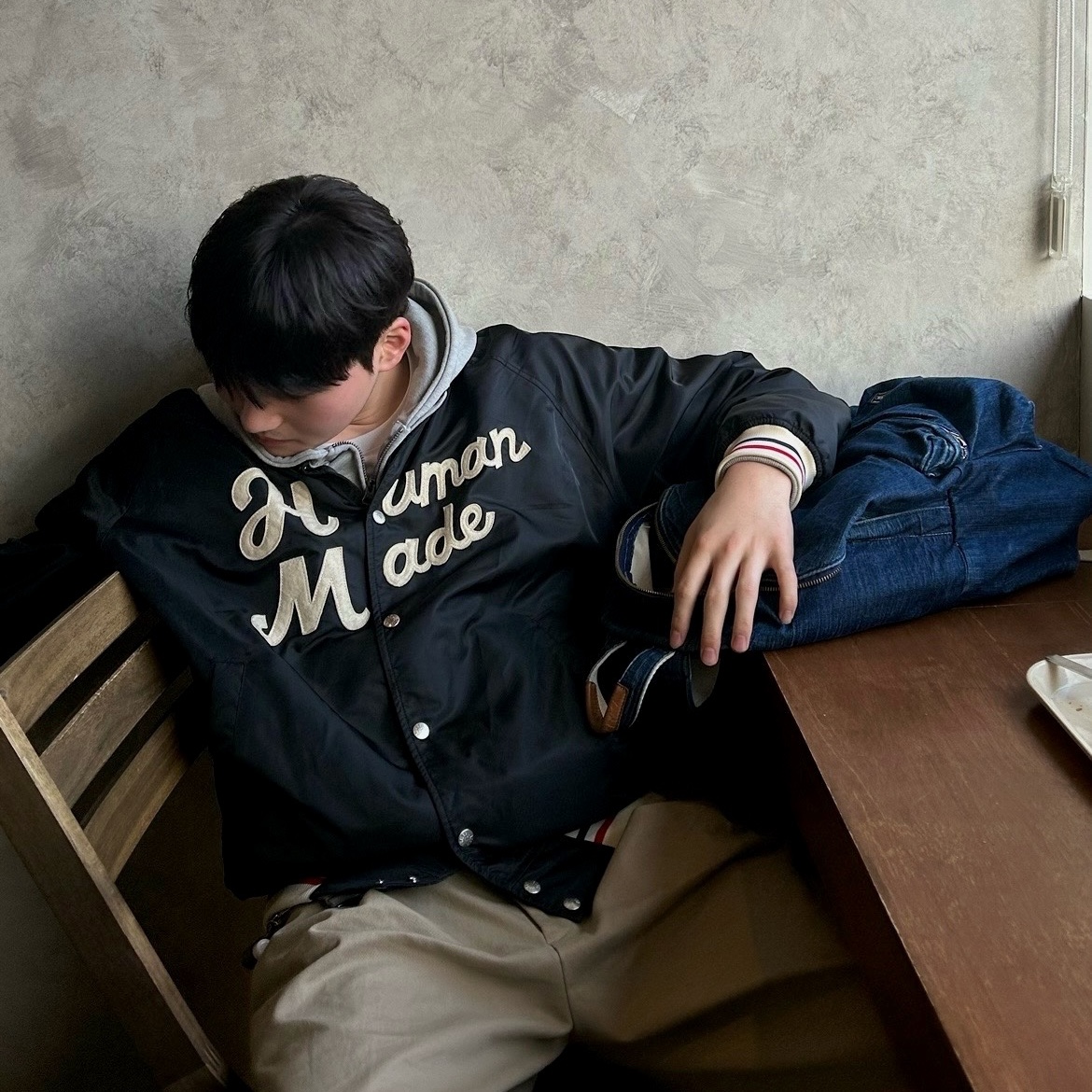 Human Made Nylon Stadium Jacket Black 착용 스타일 - 1