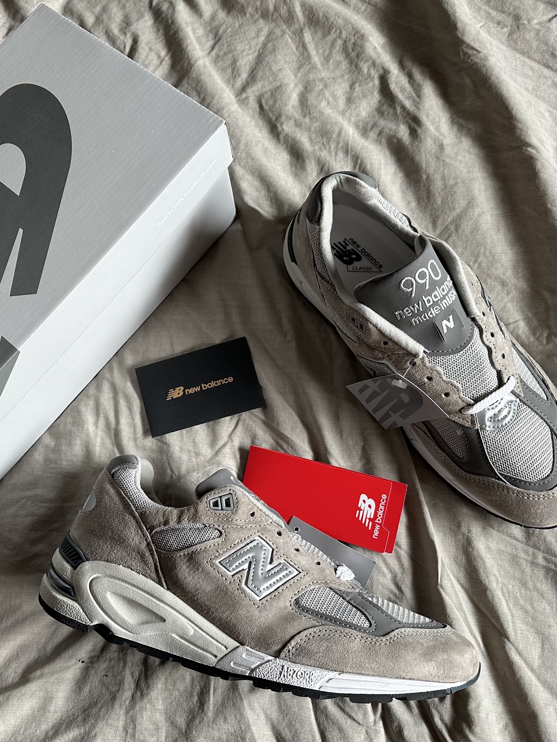 New Balance 990v2 Made in USA Grey 착용 스타일 - 1