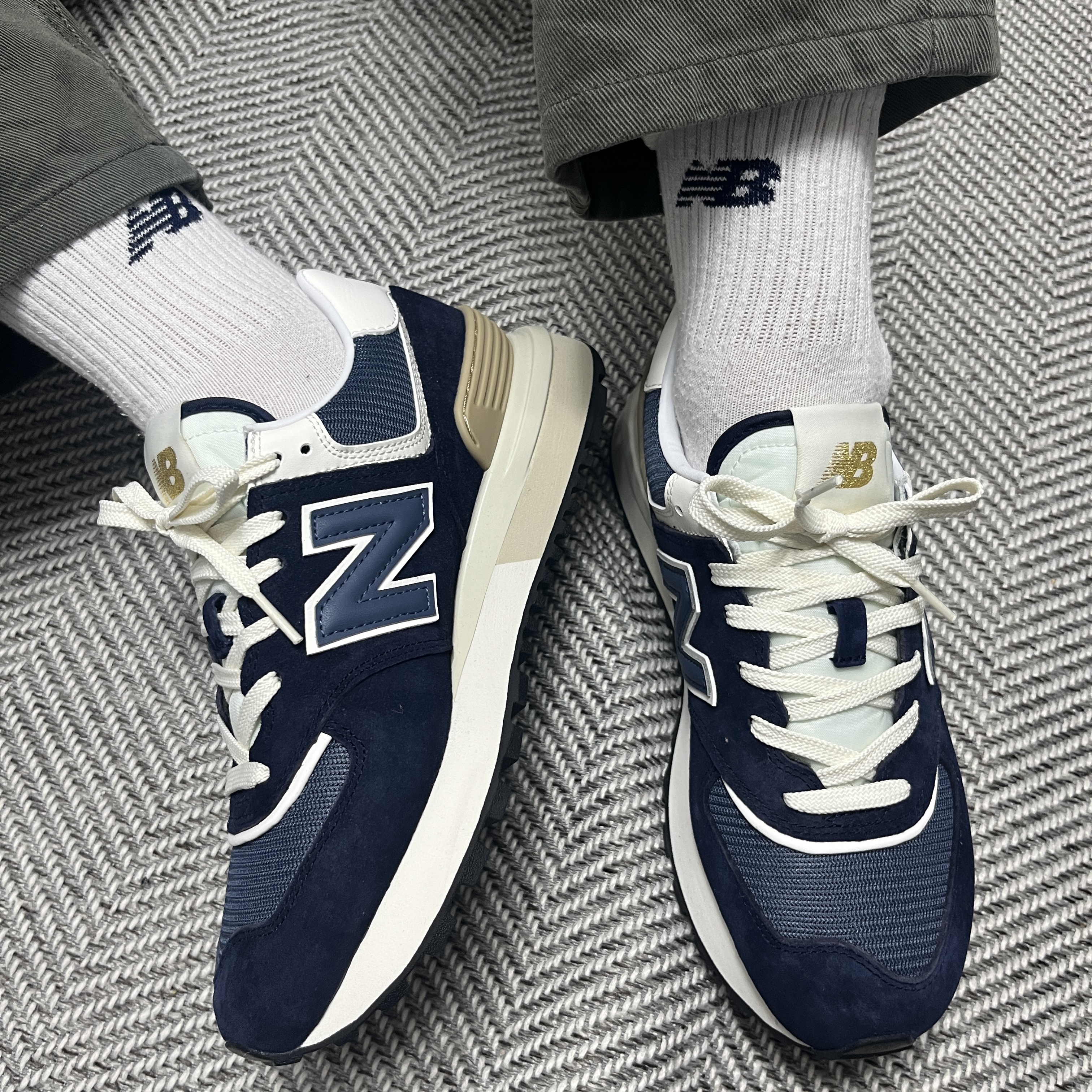New Balance 574 Legacy Navy 착용 스타일