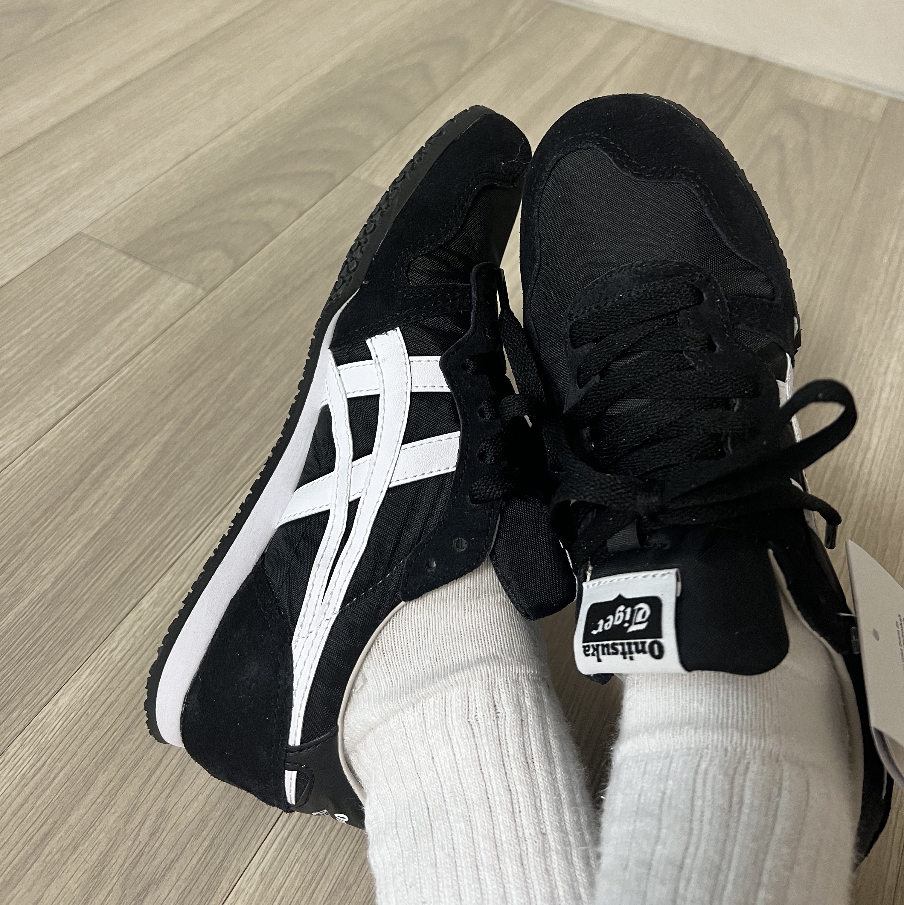 Onitsuka Tiger Serrano Black White 착용 스타일