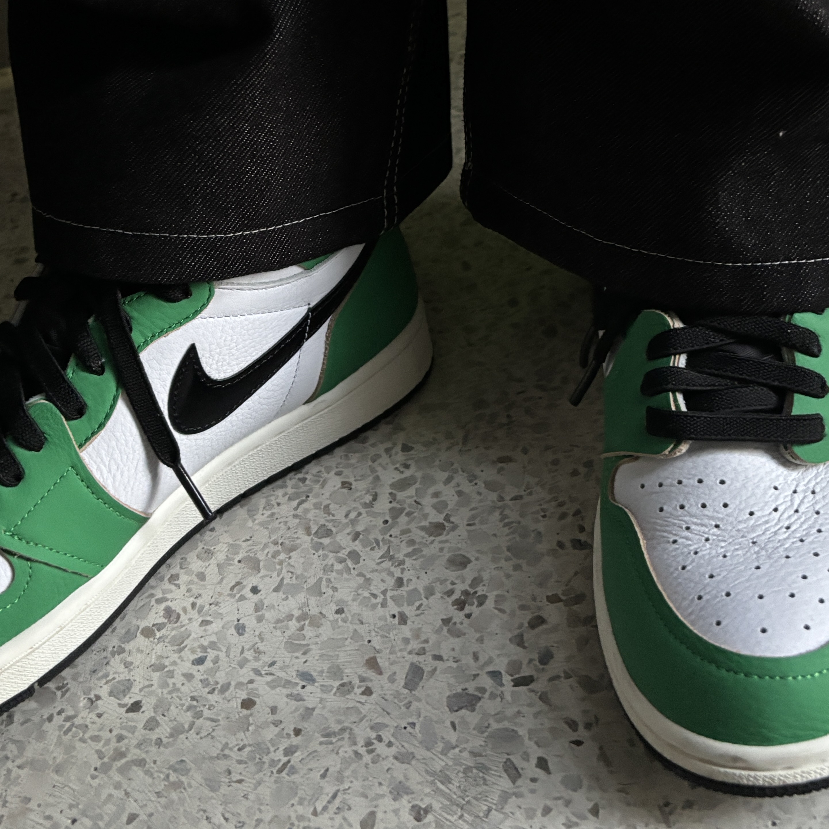 (W) Jordan 1 Retro High OG Lucky Green 착용 스타일 - 3