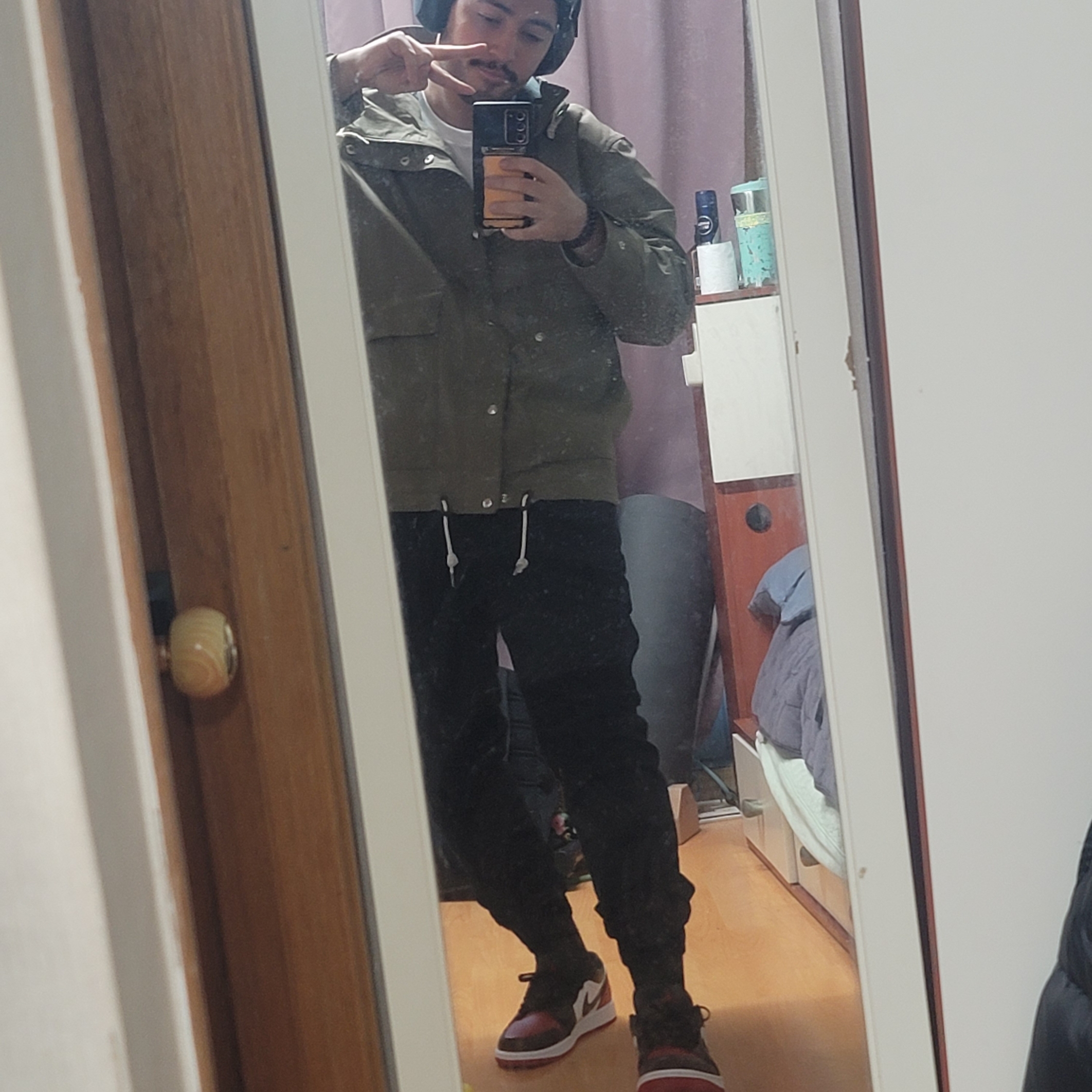 Jordan 1 Low White Varsity Red 착용 스타일 - 4