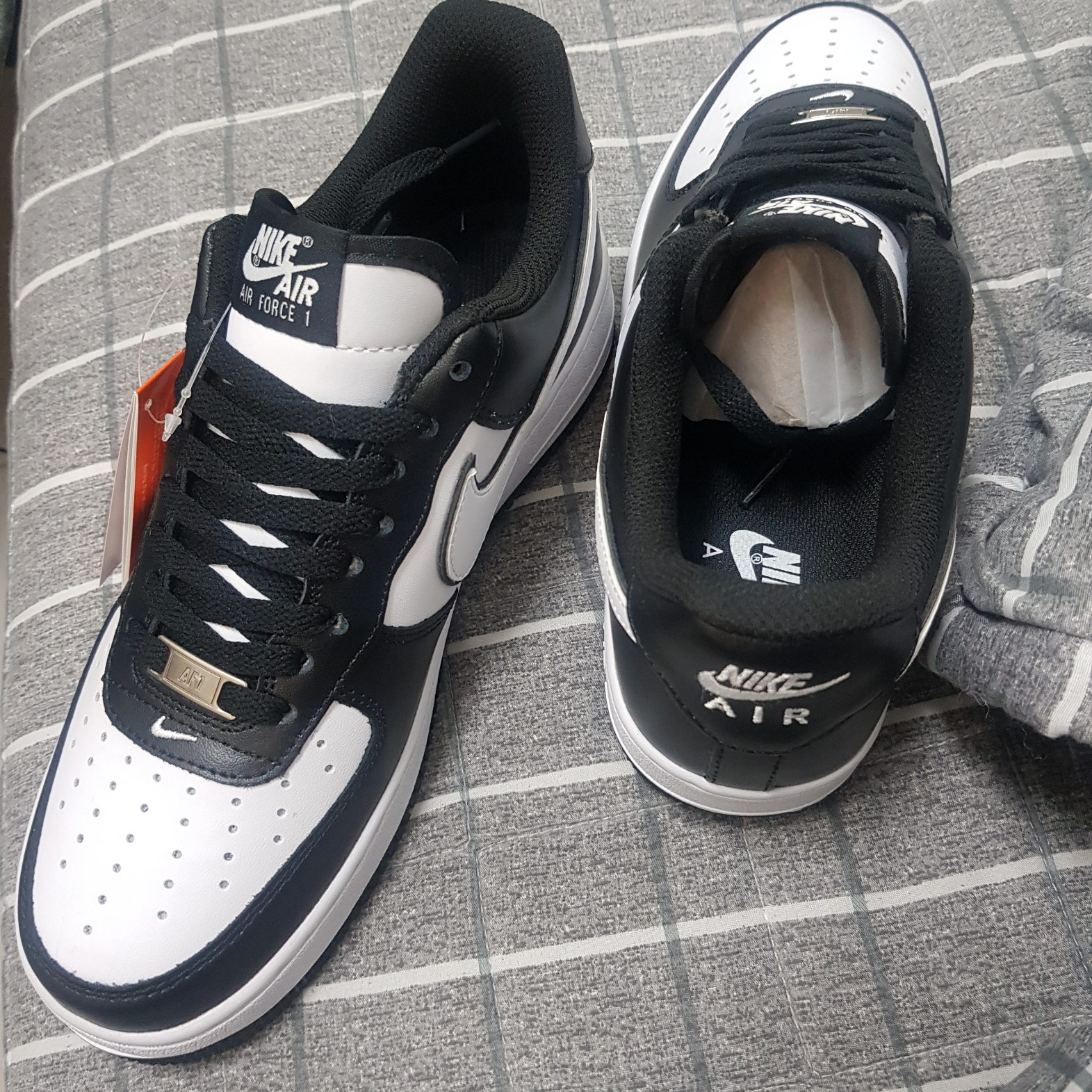 Nike Air Force 1 '07 Black White 착용 스타일 - 3