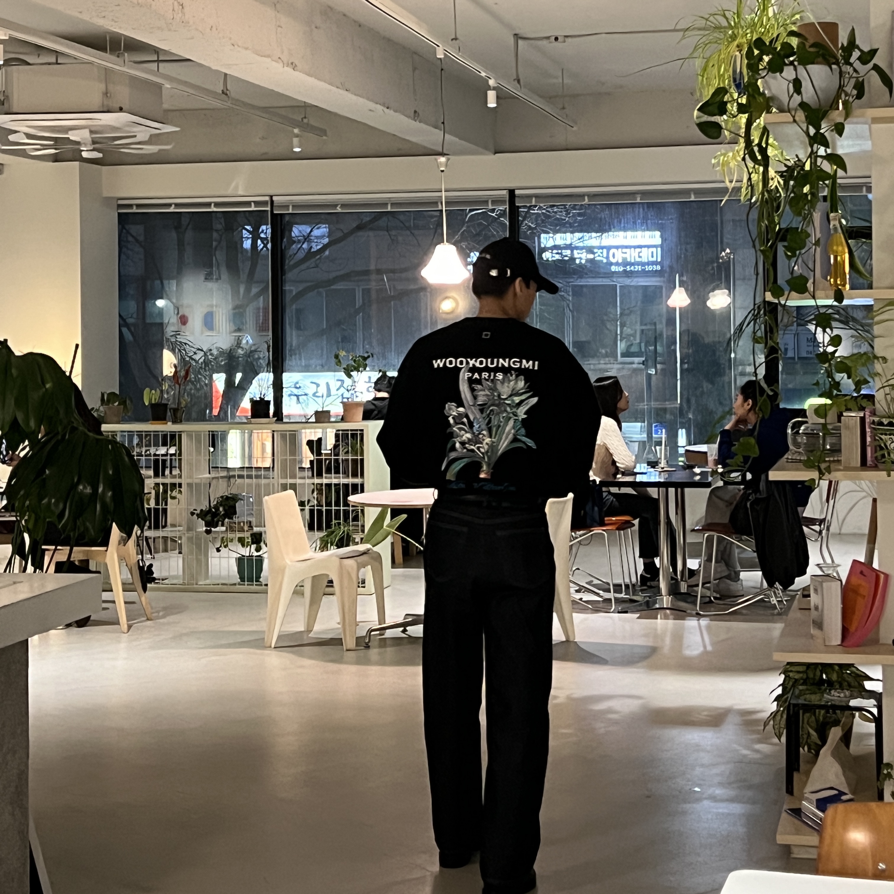 Wooyoungmi Flower Print Sweatshirt Black - 23SS 착용 스타일 - 2