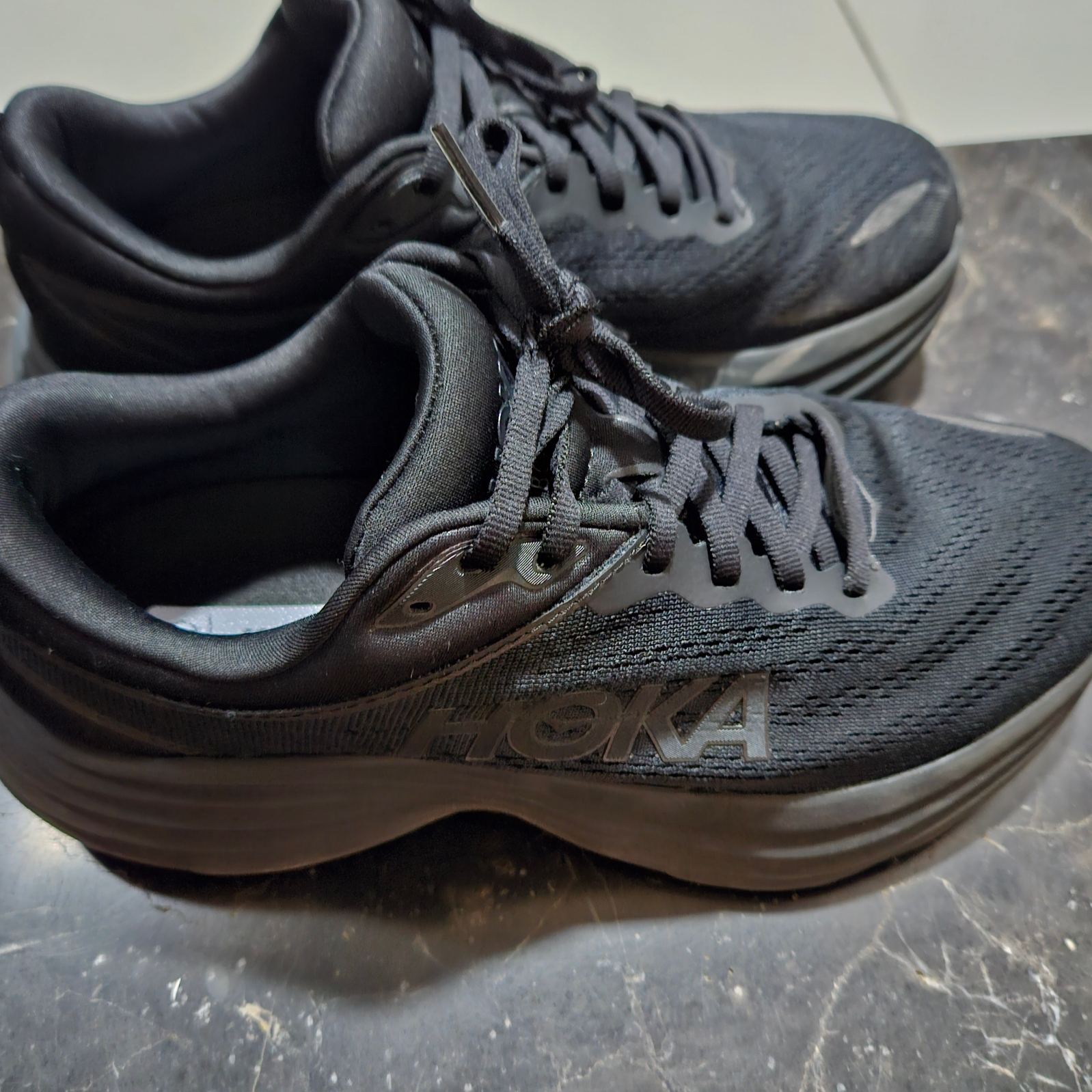(W) Hoka Bondi 8 Black - Wide 착용 스타일