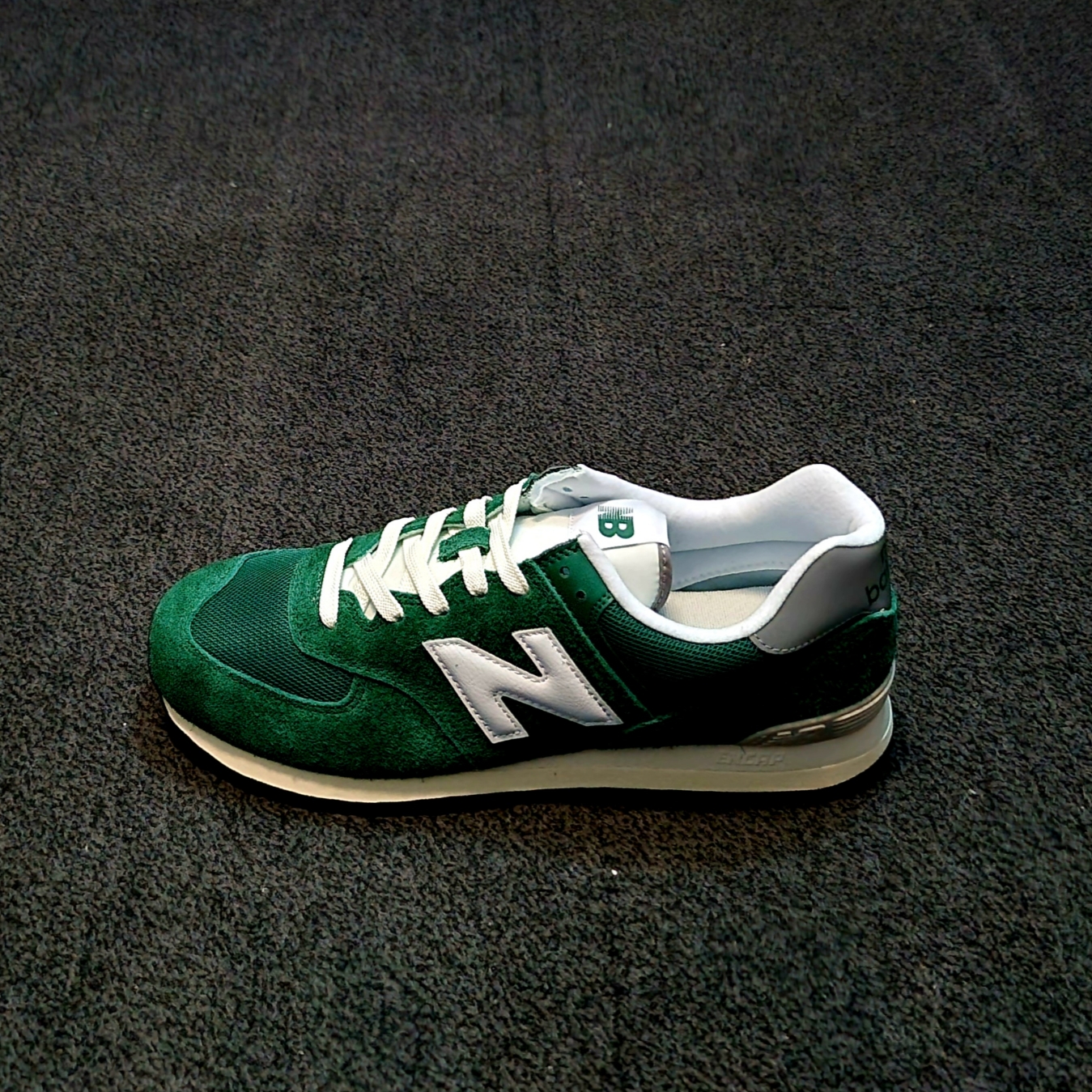 New Balance 574 Heritage Grass Green 착용 스타일