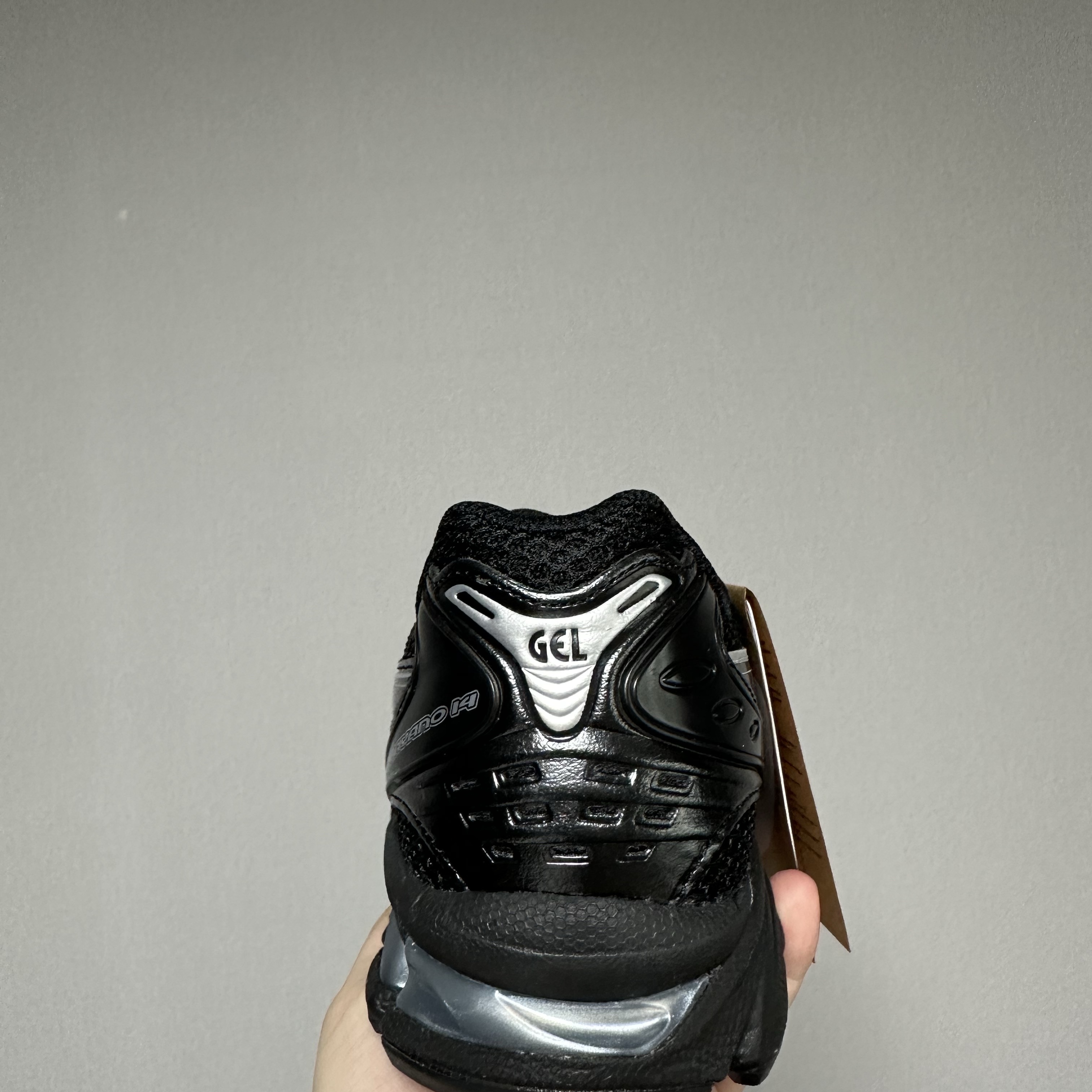 Asics Gel-Kayano 14 Black Pure Silver 착용 스타일 - 2