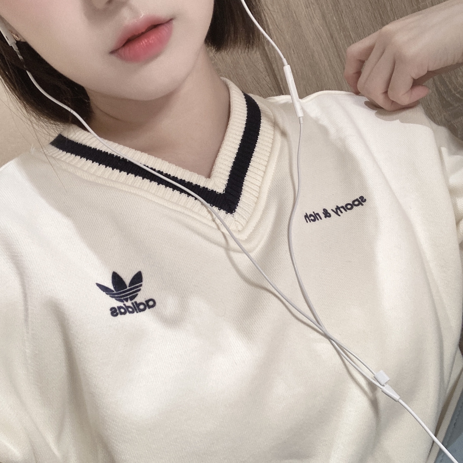 (W) Adidas x Sporty & Rich V-Neck Crew Sweatshirt Cream White - US Sizing 착용 스타일 - 2