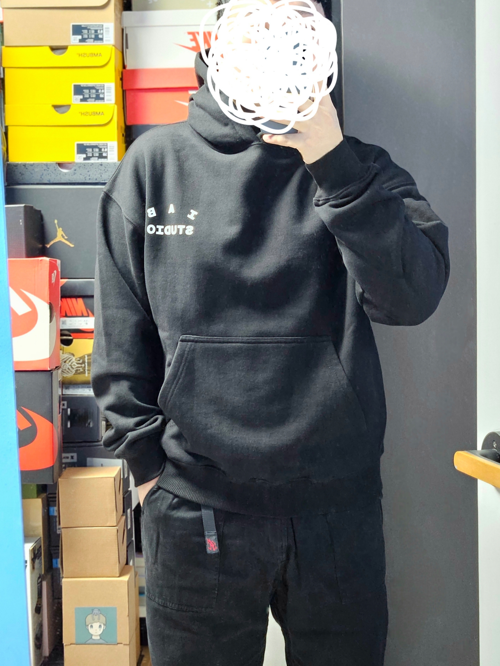 IAB Studio Hoodie Black 착용 스타일 - 5