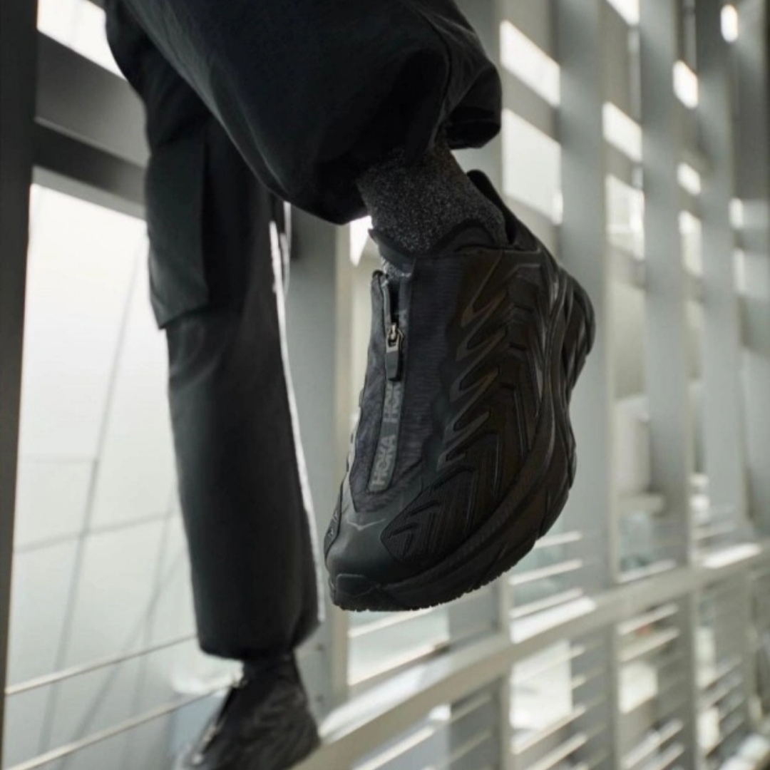 Hoka Project Clifton Lunar Rock 착용 스타일 - 1