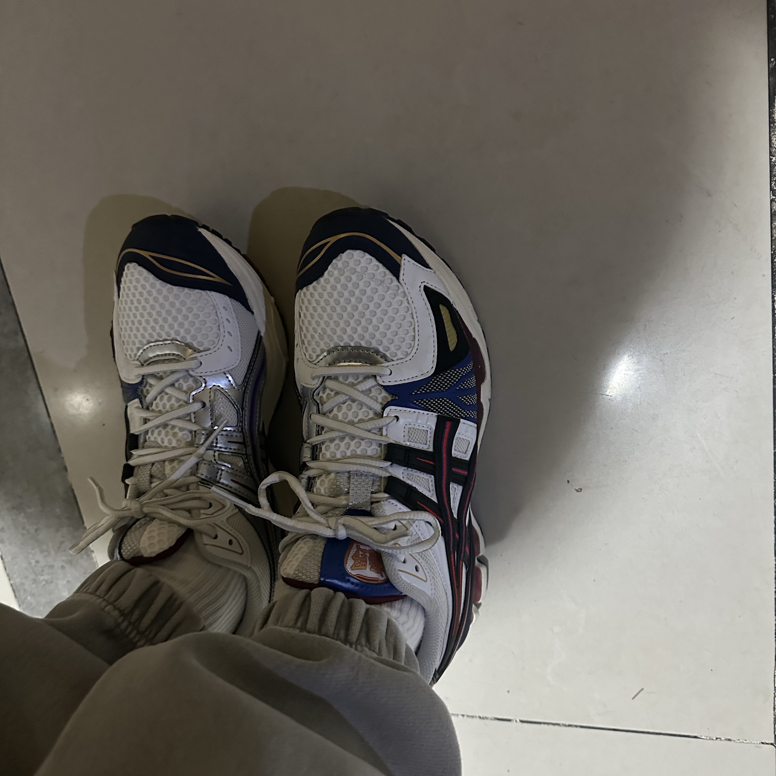Asics Gel-Kayano Legacy White Black 착용 스타일