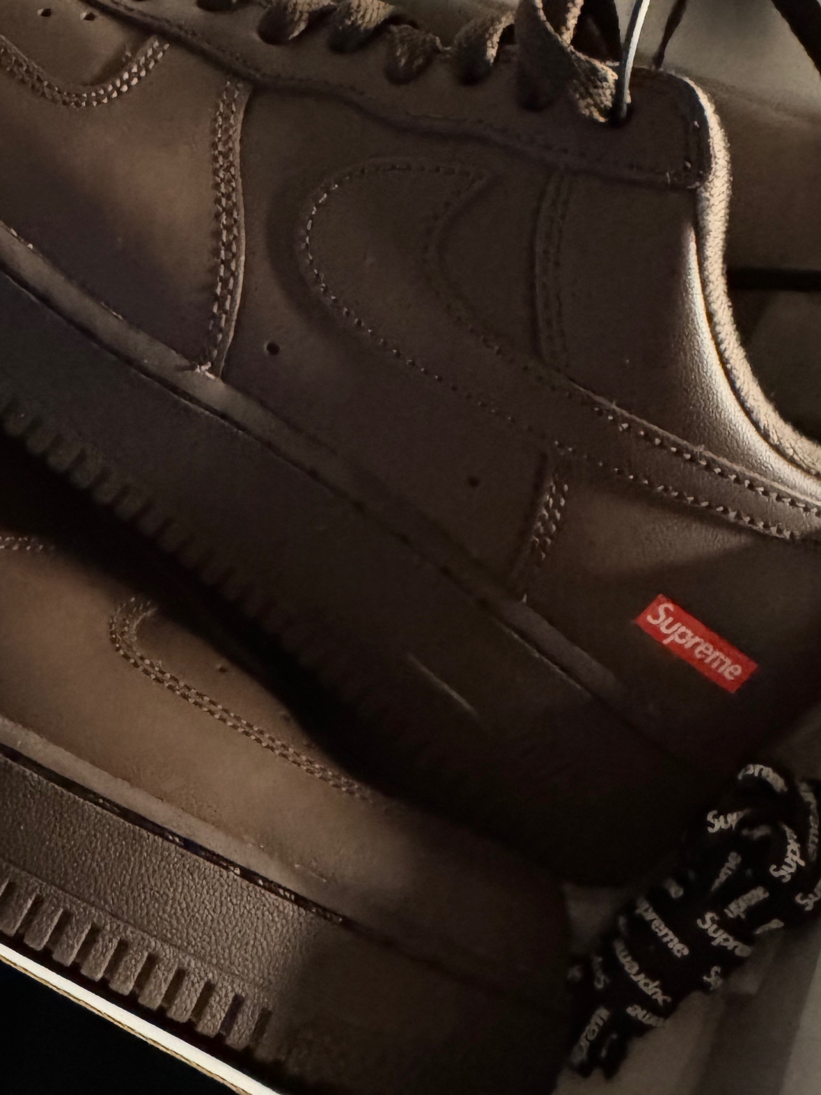 Nike x Supreme Air Force 1 Low Baroque Brown 착용 스타일
