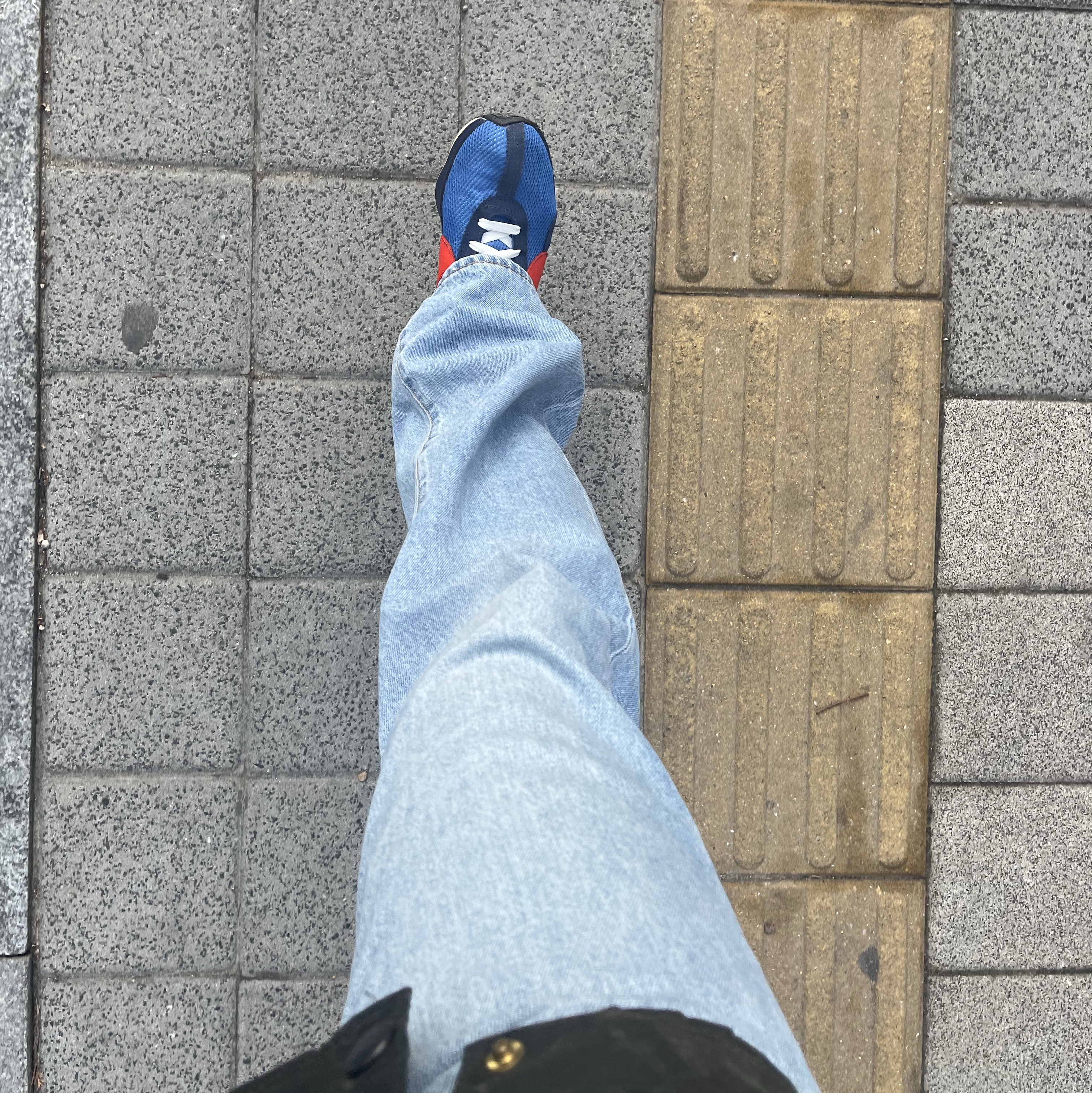 Nike Moon Racer Mountain Blue Team Orange 착용 스타일