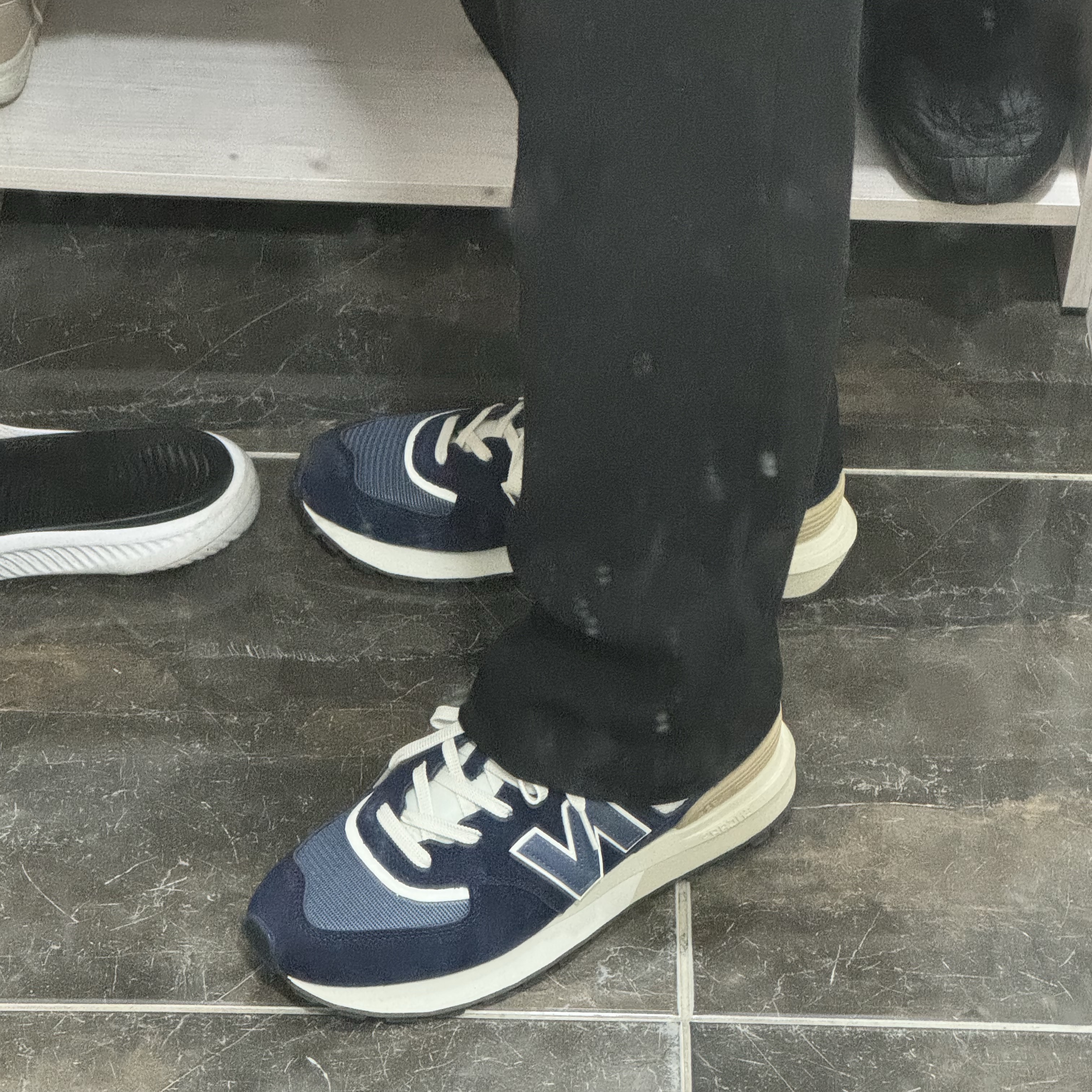 New Balance 574 Legacy Navy 착용 스타일 - 1