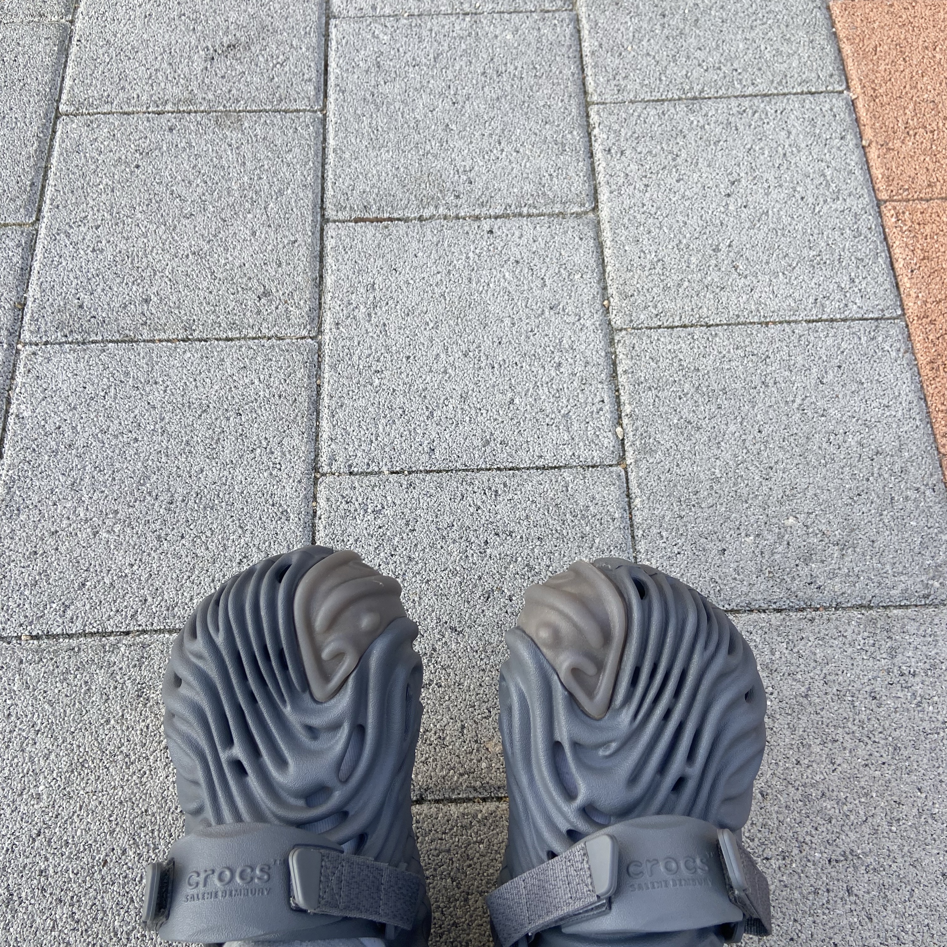Crocs x Salehe Bembury Pollex Clog Niagara 착용 스타일