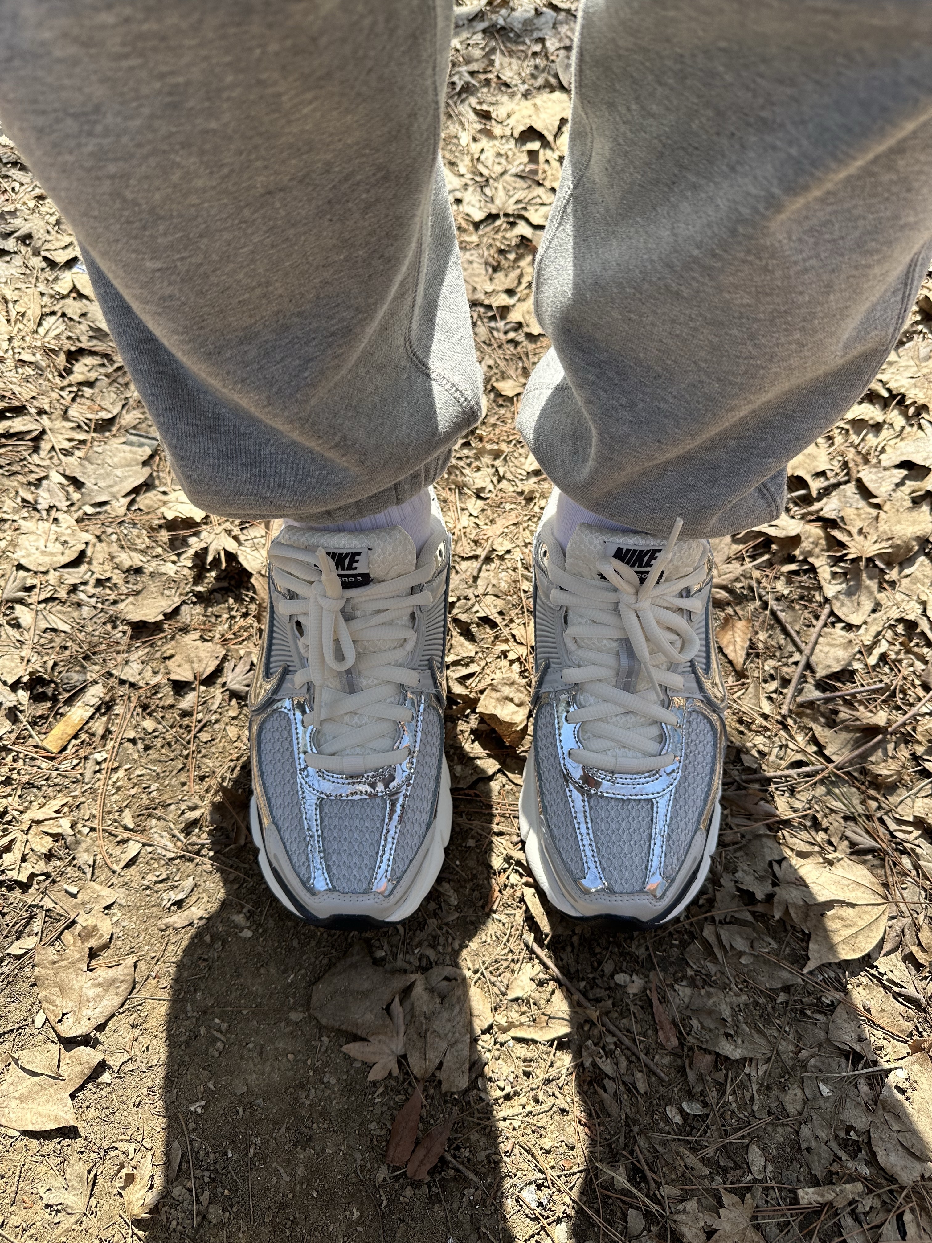 Nike Zoom Vomero 5 Photon Dust Gridiron 착용 스타일