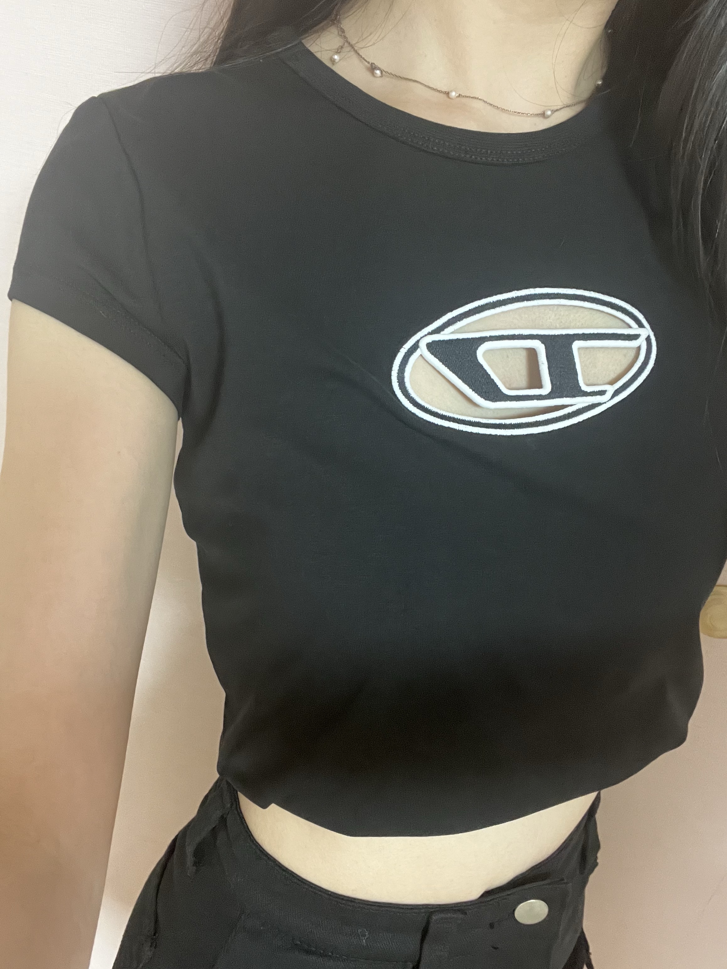 (W) Diesel T-Angie Peekaboo Logo T-Shirt Black 착용 스타일