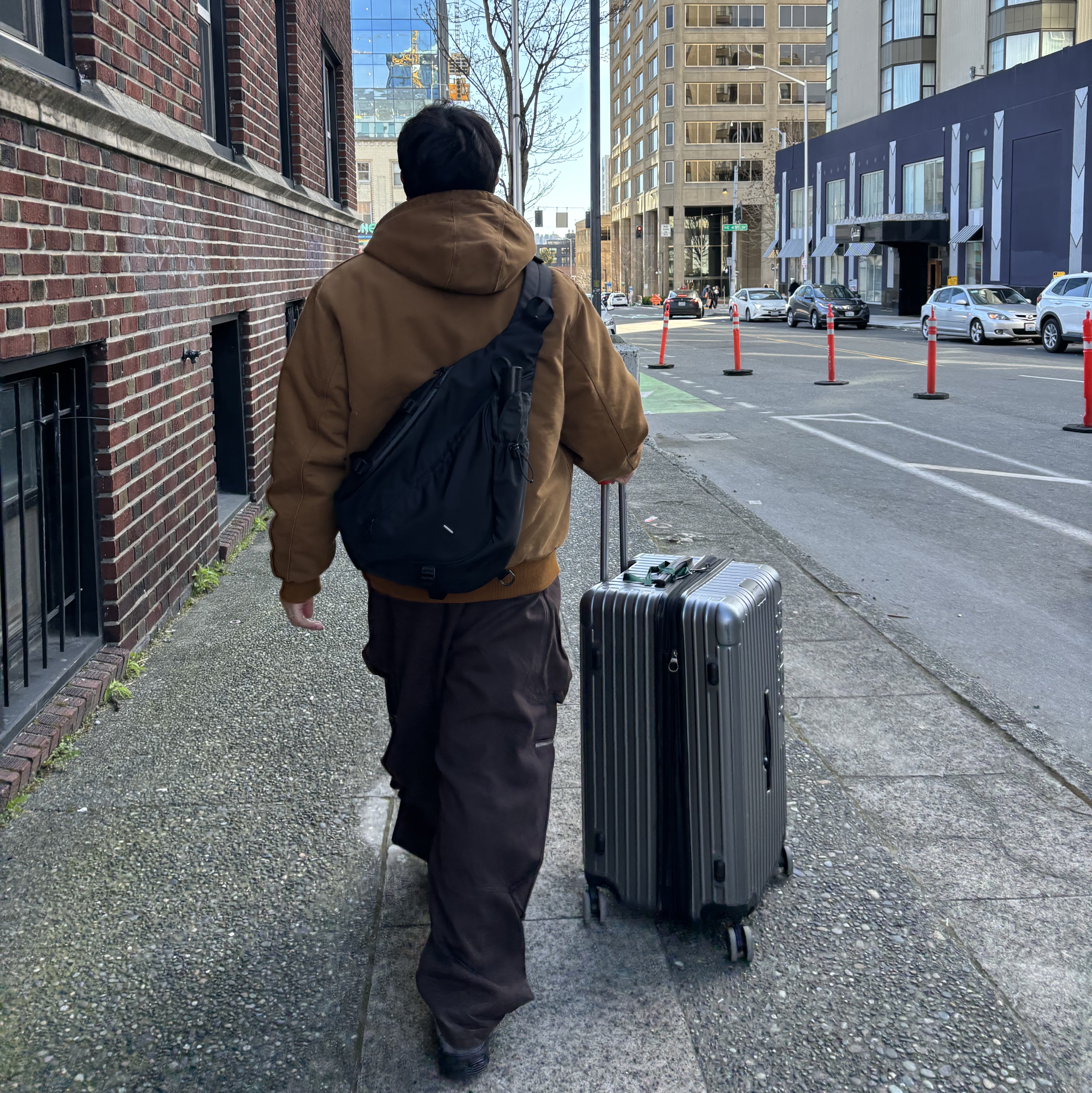 Carhartt WIP Dearborn Canvas OG Active Jacket Deep Hamilton Brown Aged Canvas - Winter, Jacquemus Le ChouChou Le Cargo Croissant Soft Cargo Pants Dark Brown 착용 스타일 - 4