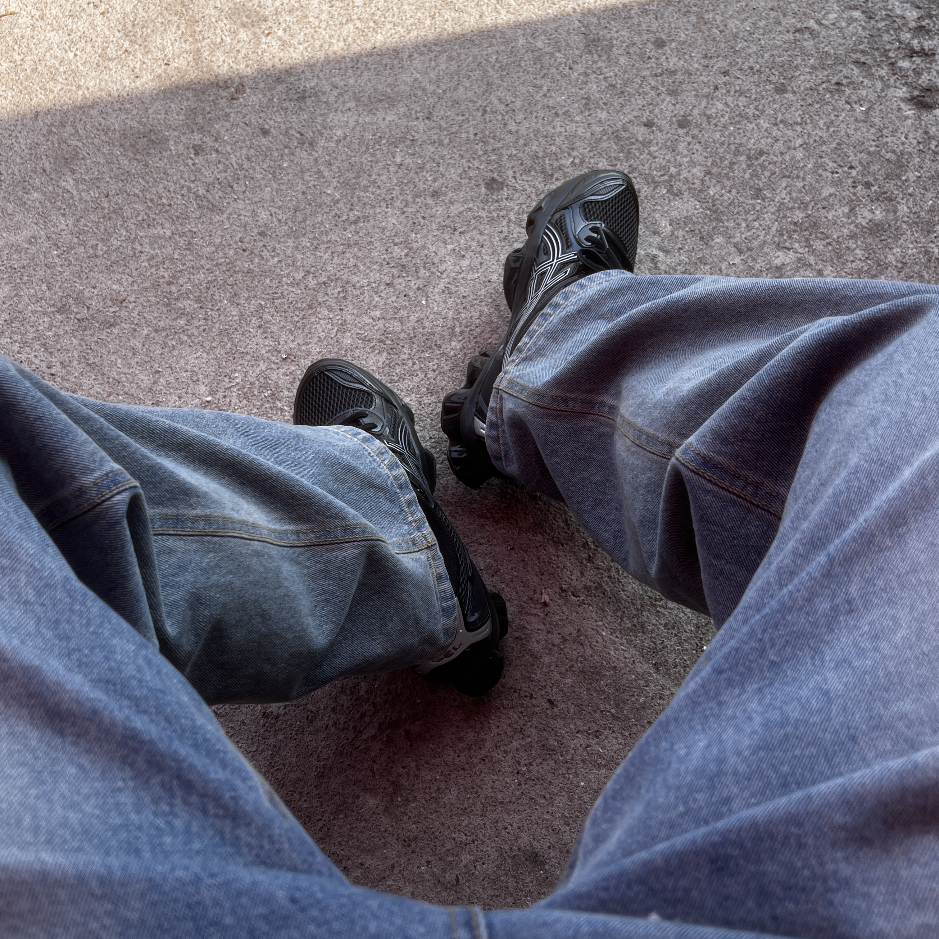 Asics Gel-Quantum Kinetic Graphite Grey Black 착용 스타일