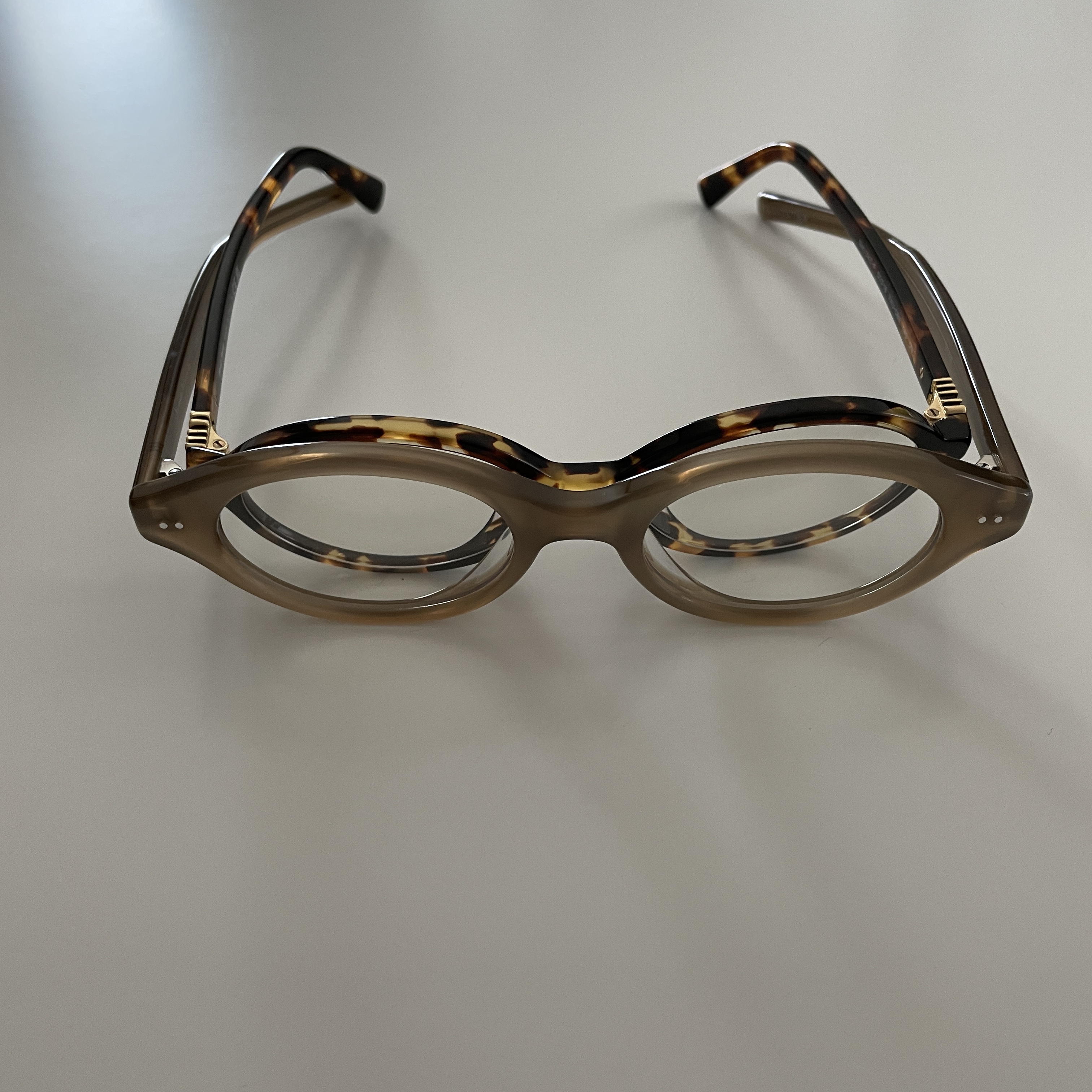 Gentle Monster x Maison Margiela MM111 Tortoiseshell Clear, (W) Miu Miu Regard sunglasses Blue Lenses Honey Tortoiseshell Acetate Alternative fit 착용 스타일 - 2