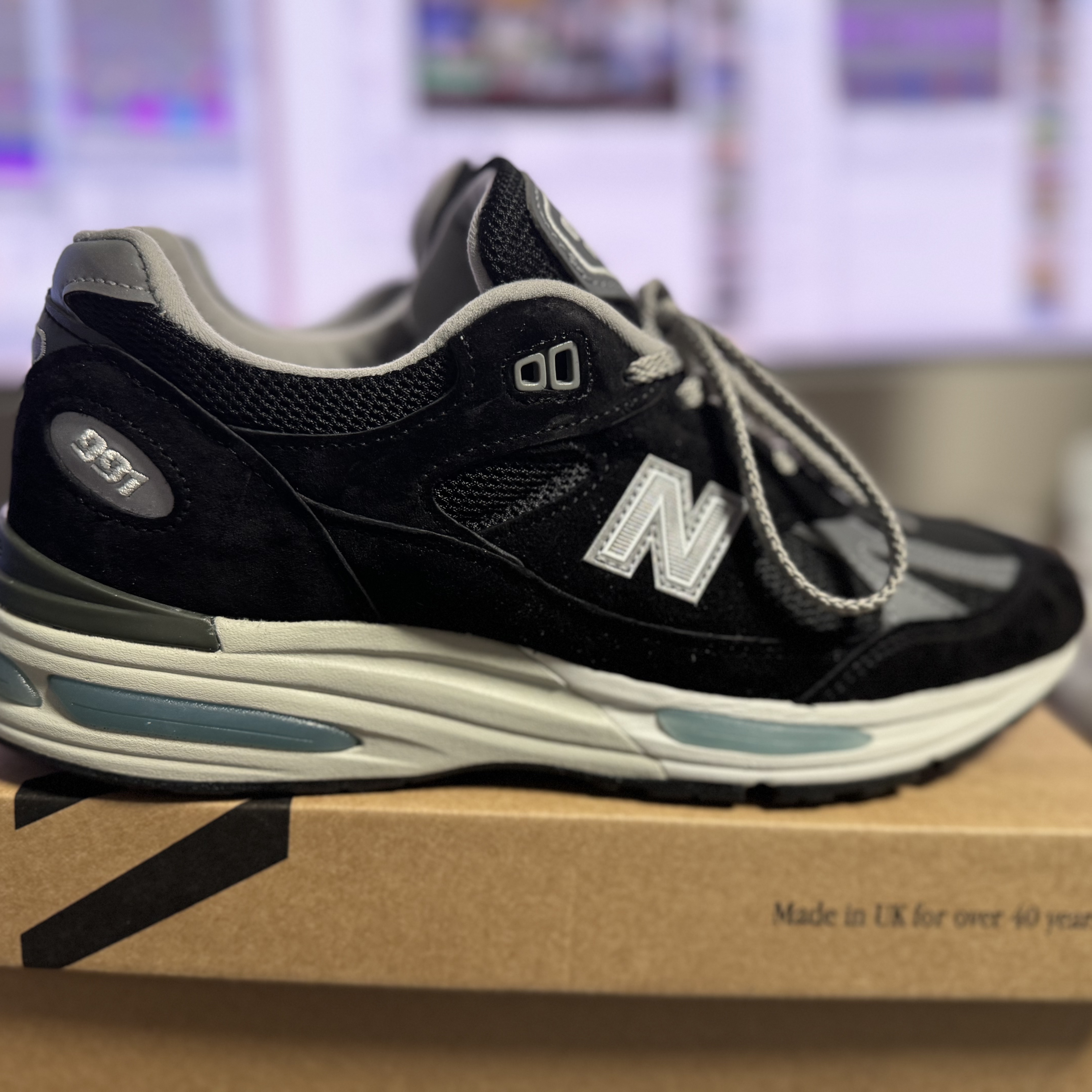 New Balance 991v2 Made in UK Black 착용 스타일 - 3