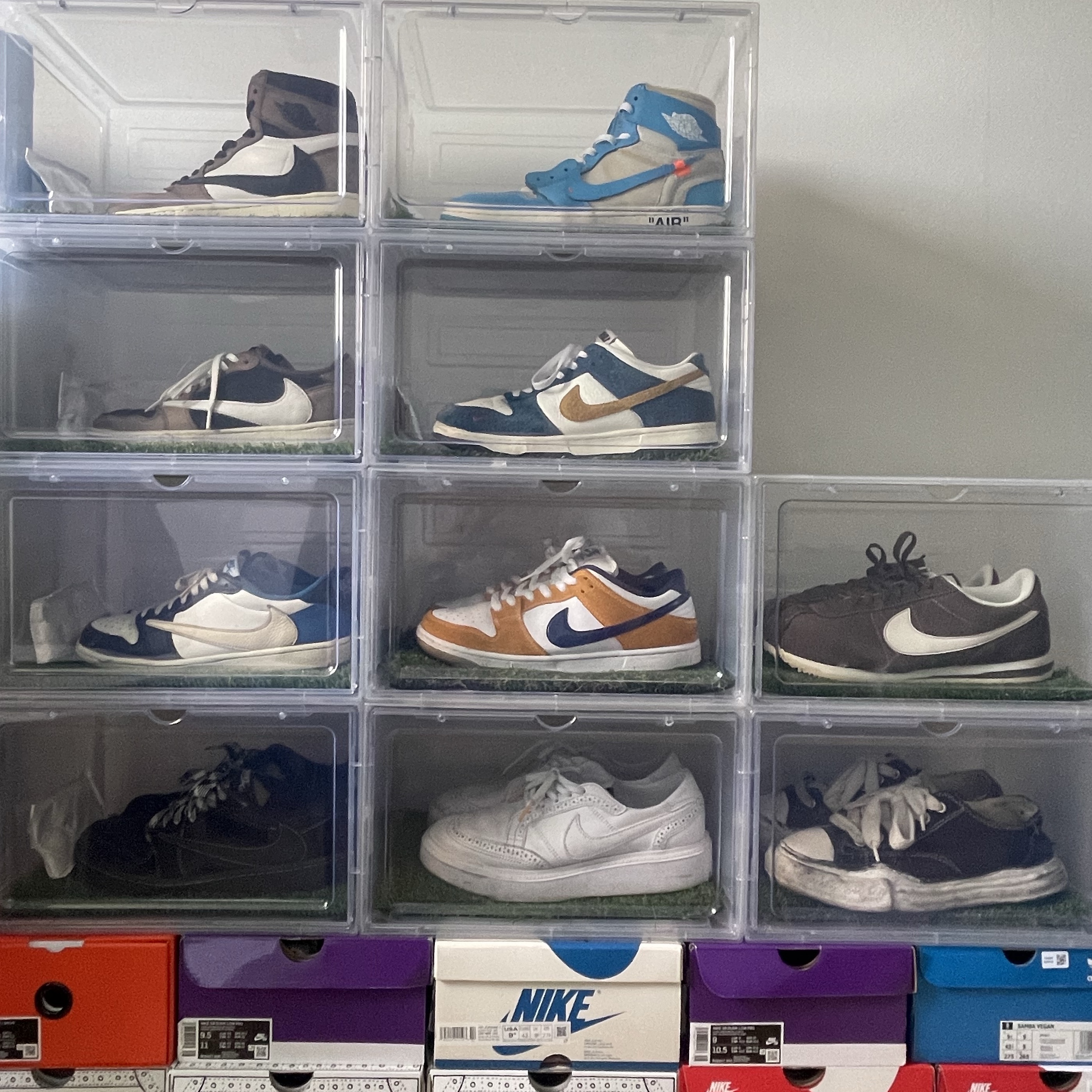 Jordan 1 x Off-White Retro High University Blue, Jordan 1 x Travis Scott x Fragment Retro Low OG SP Military Blue 착용 스타일
